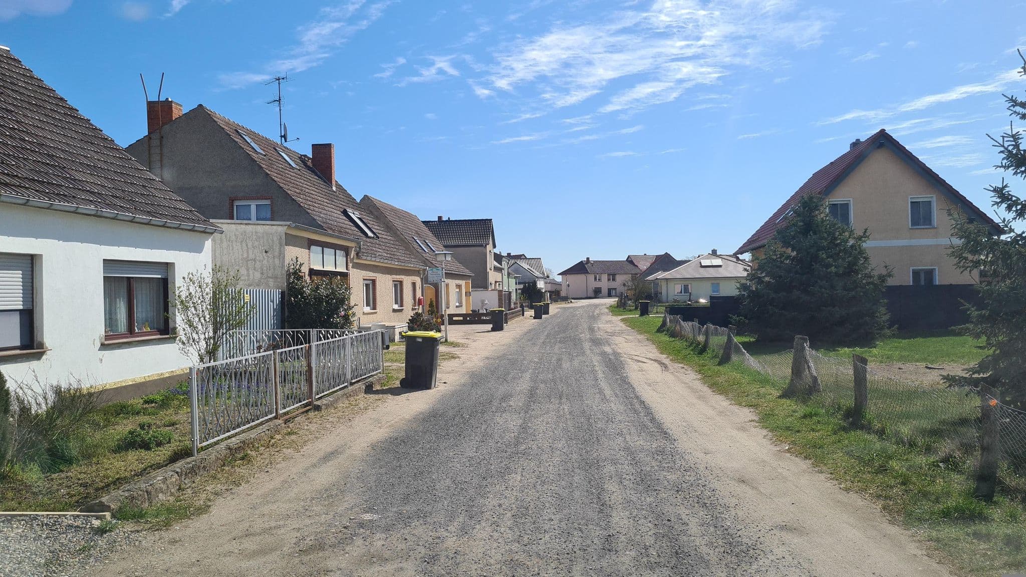 Street view near Sabine Mädler, Golzow — © dsmm (CC BY-SA · Mapillary)