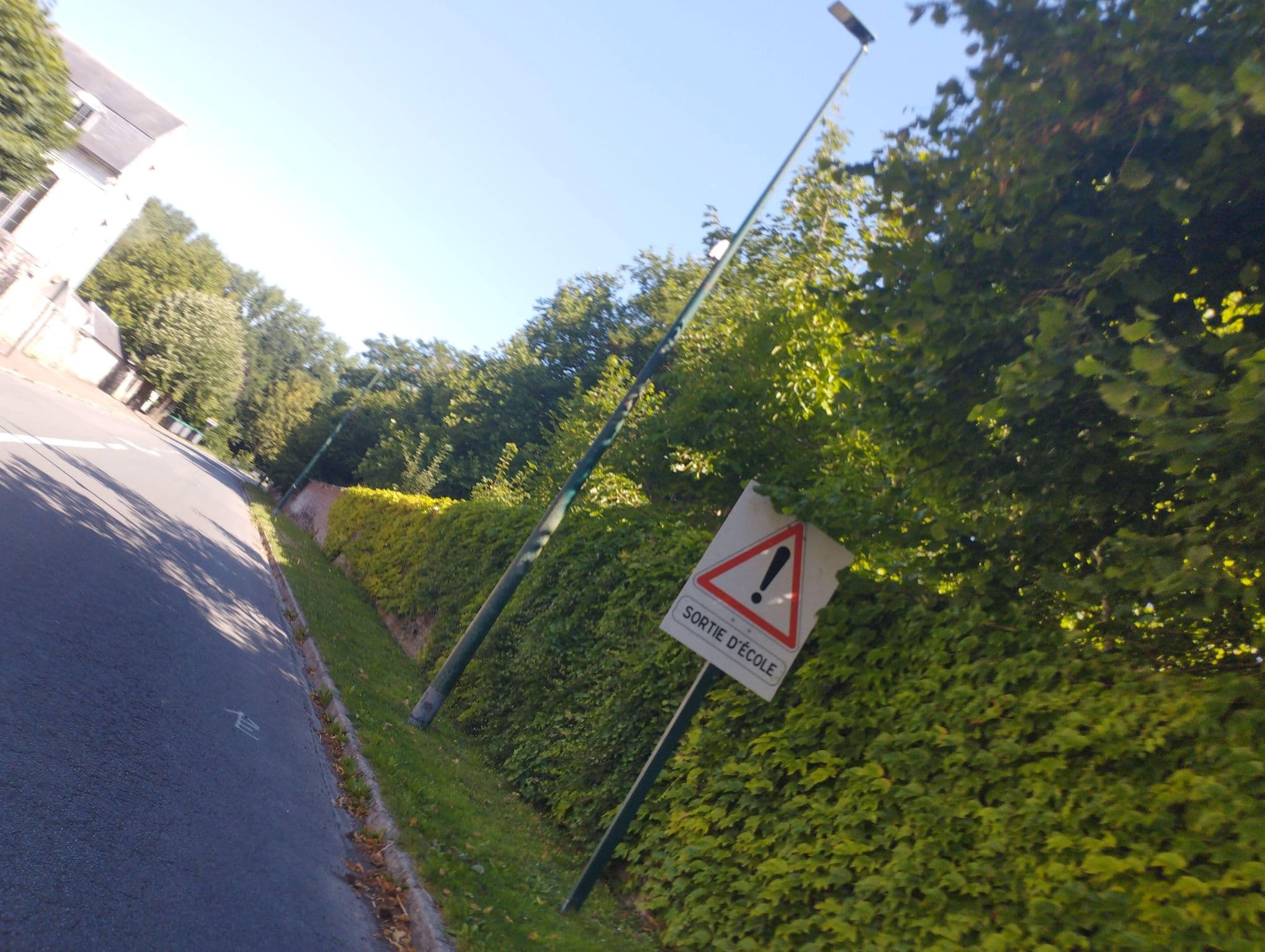 Street view near Le Clos de Grincourt, Duisans — © kritic (CC BY-SA · Mapillary)