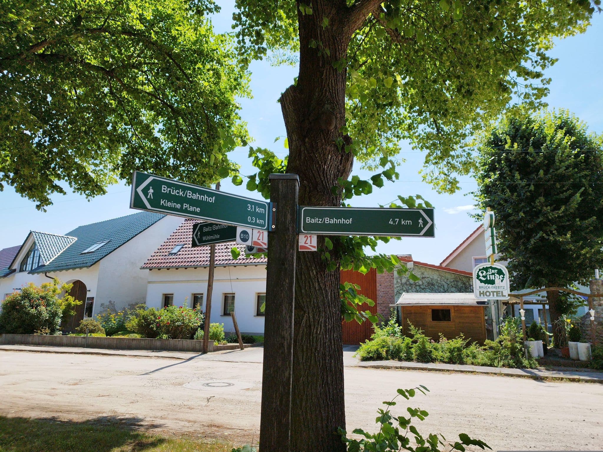 Street view near Heine Monika Hotelrestaurant, Borkheide — © ber319 (CC BY-SA · Mapillary)