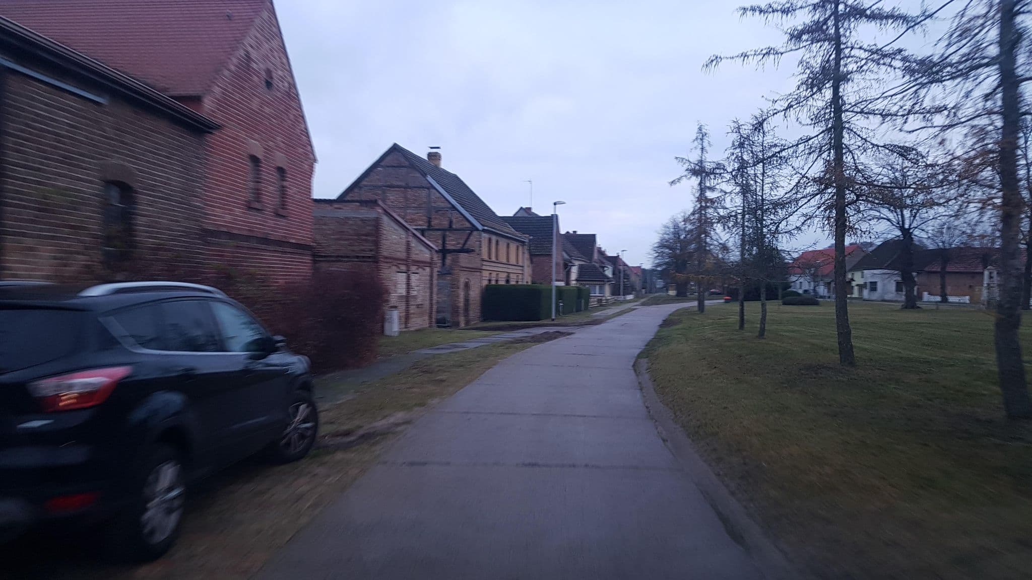 Street view near Seminar- und Gästehaus Urstromtal Hendrikje Flick, Treuenbrietzen — © dsmm (CC BY-SA · Mapillary)