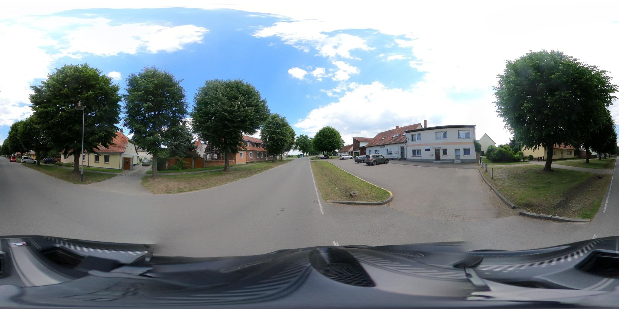 Street view near Helga Thom Pension &qout;Stadt Rathenow&qout;, Nennhausen — © ADFClandesverbandBRB (CC BY-SA · Mapillary)