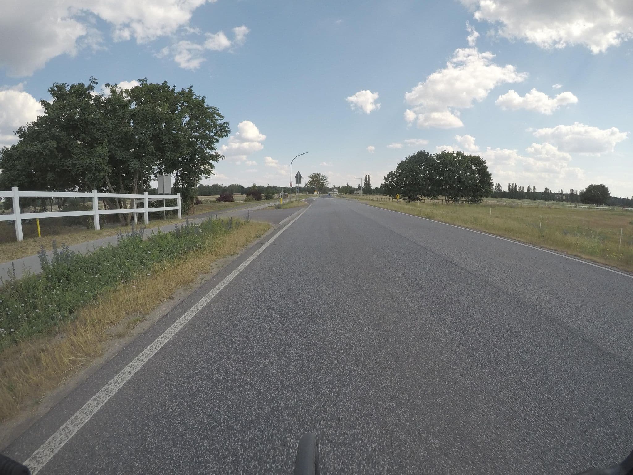 Street view near COUNTRY-INN Suitenhotel & Bistro, Werder — © kartonage (CC BY-SA · Mapillary)