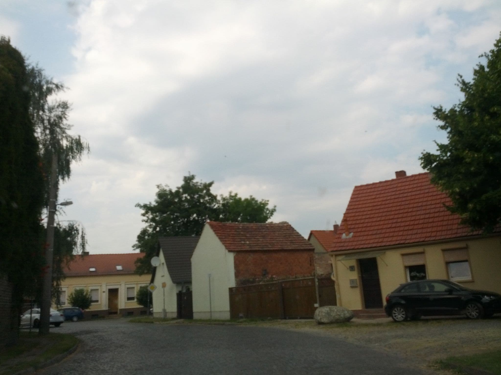 Street view near Helenhotel, Kremmen — © zoegglmeyr (CC BY-SA · Mapillary)