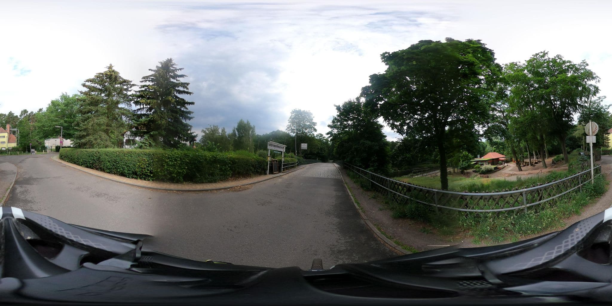 Street view near Concorde Hotel Forsthaus, Wannsee — © stefanhrt (CC BY-SA · Mapillary)