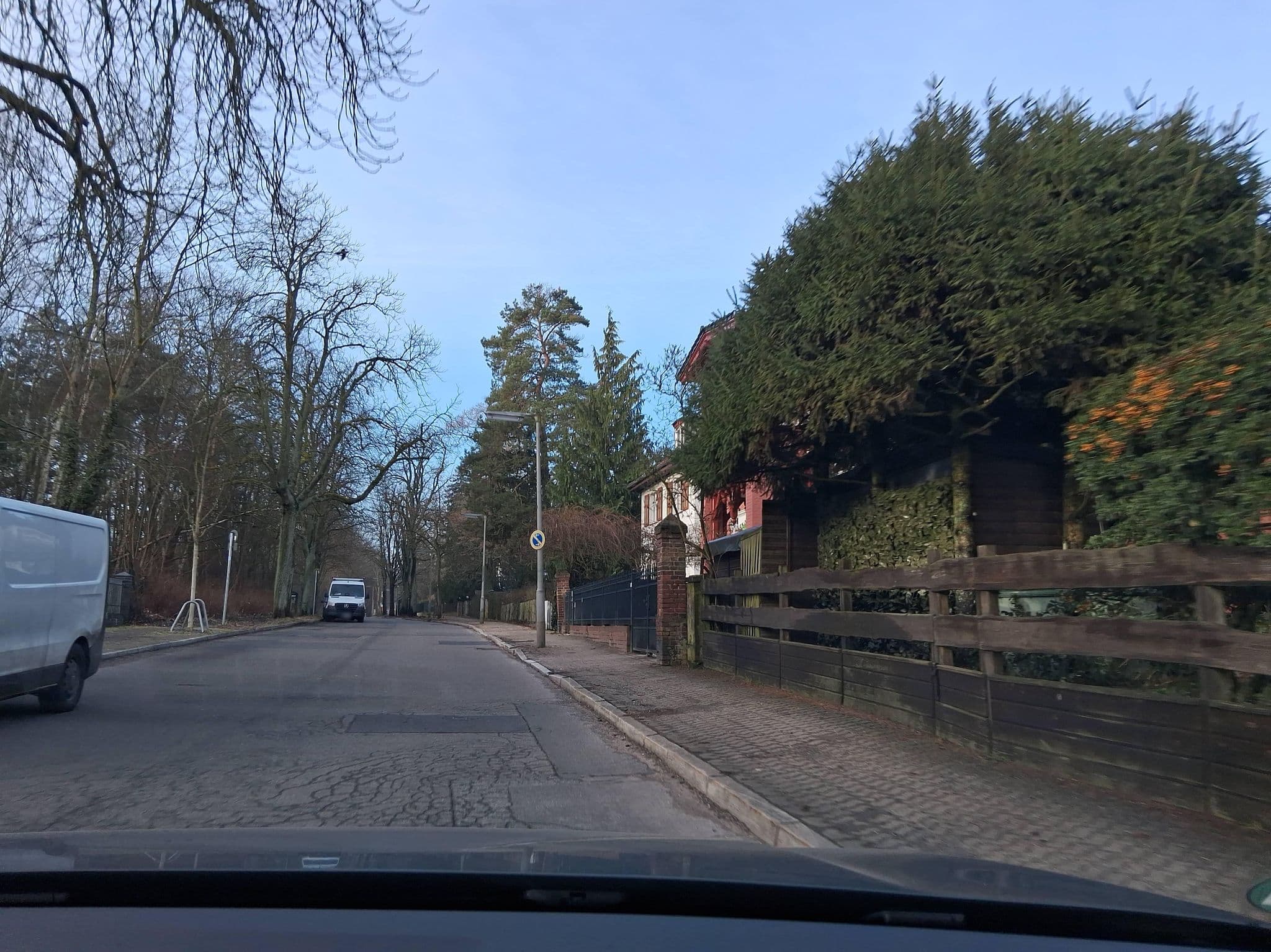 Street view near Hotel-Petit am Wannsee, Wannsee — © DBSEV_SBB (CC BY-SA · Mapillary)