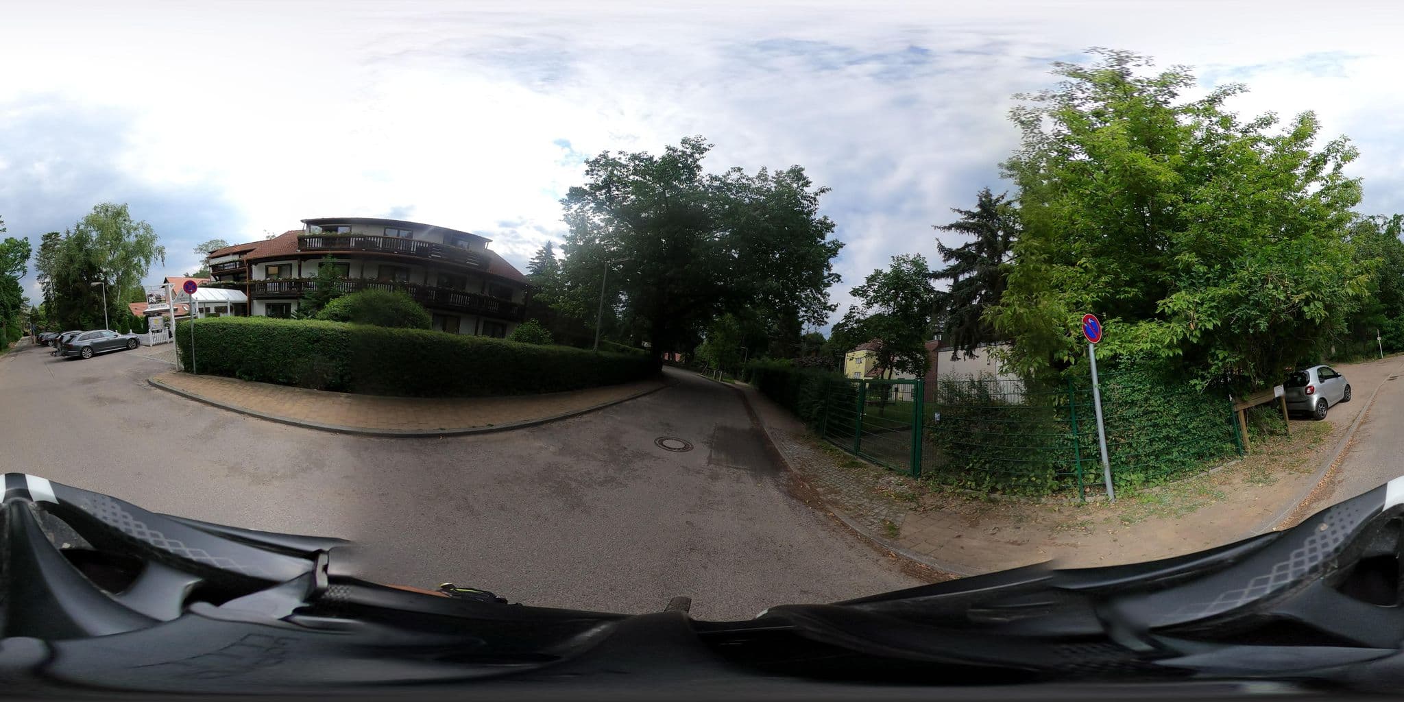Street view near Concorde Hotels Deutschland, Zentraler Einkauf, Wannsee — © stefanhrt (CC BY-SA · Mapillary)