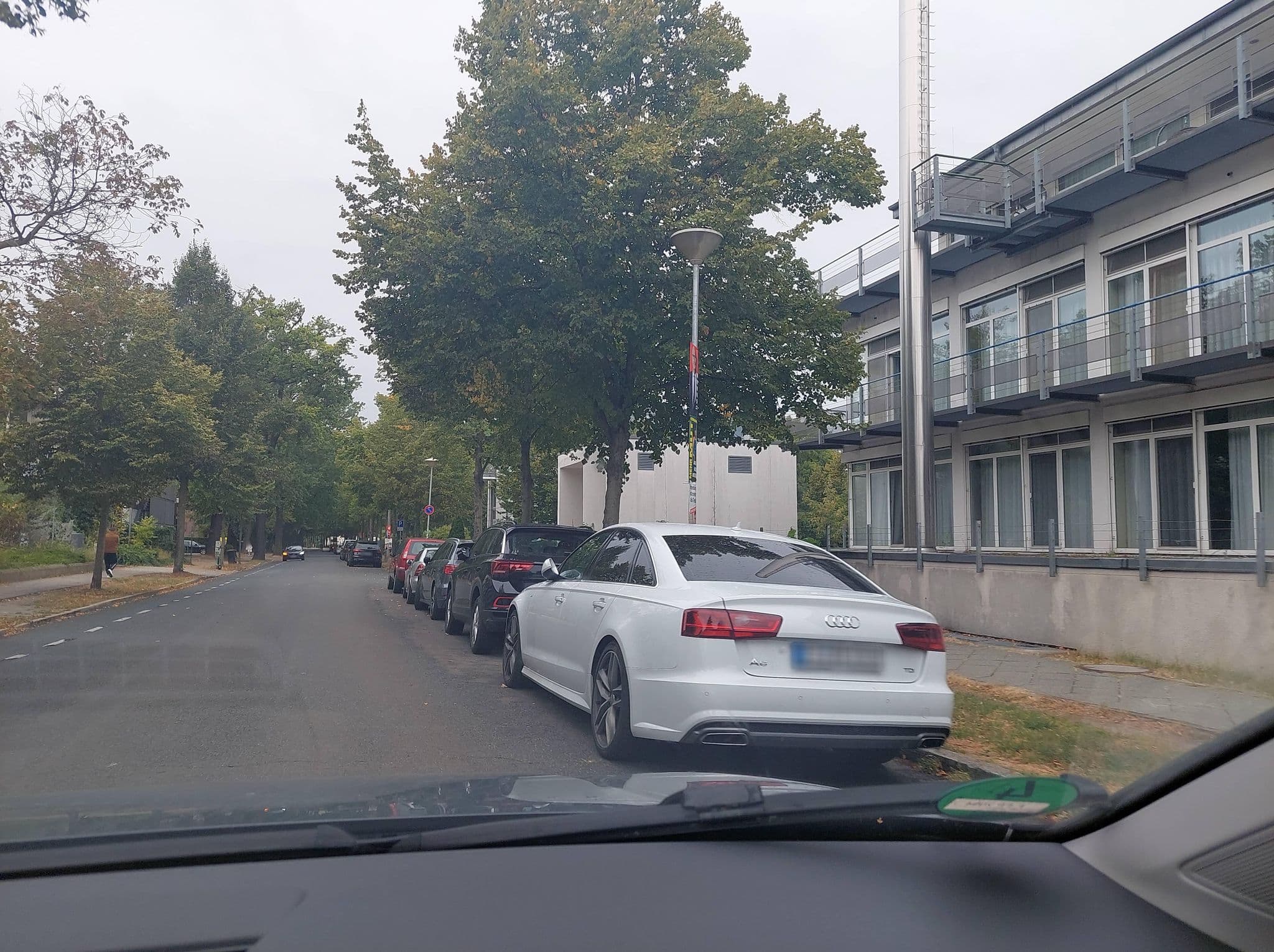 Street view near avendi Hotel am Griebnitzsee, Wannsee — © DBSEV_SBB (CC BY-SA · Mapillary)