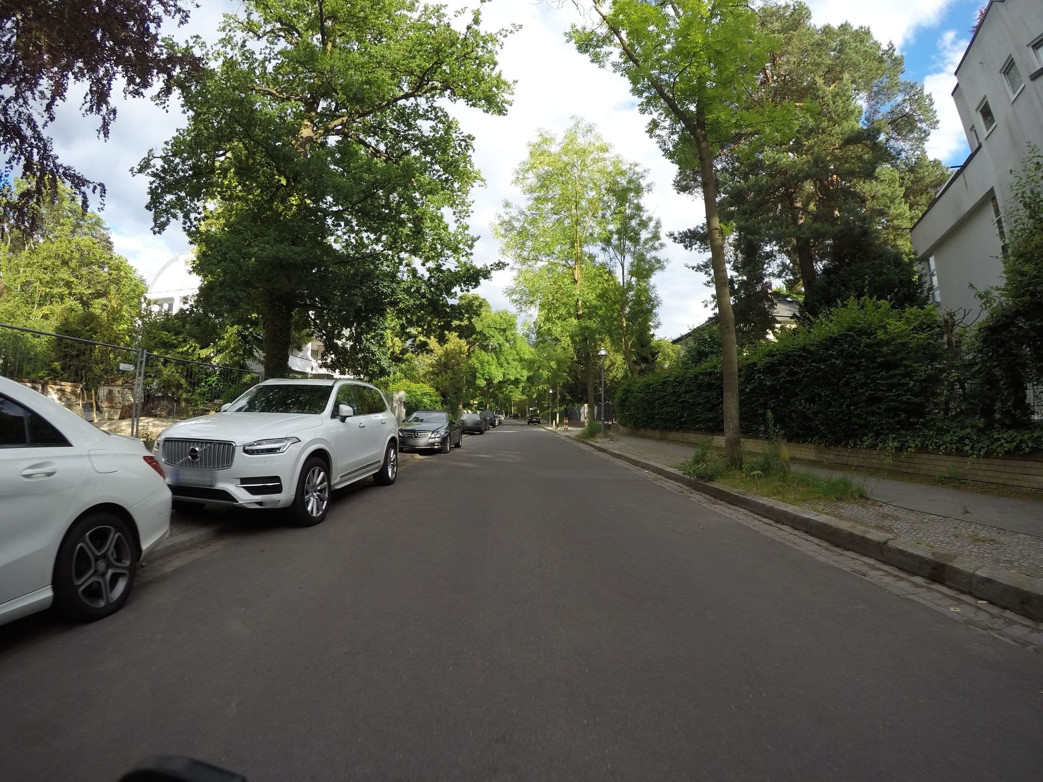 Street view near Belvedere, Grunewald — © dl7auq (CC BY-SA · Mapillary)
