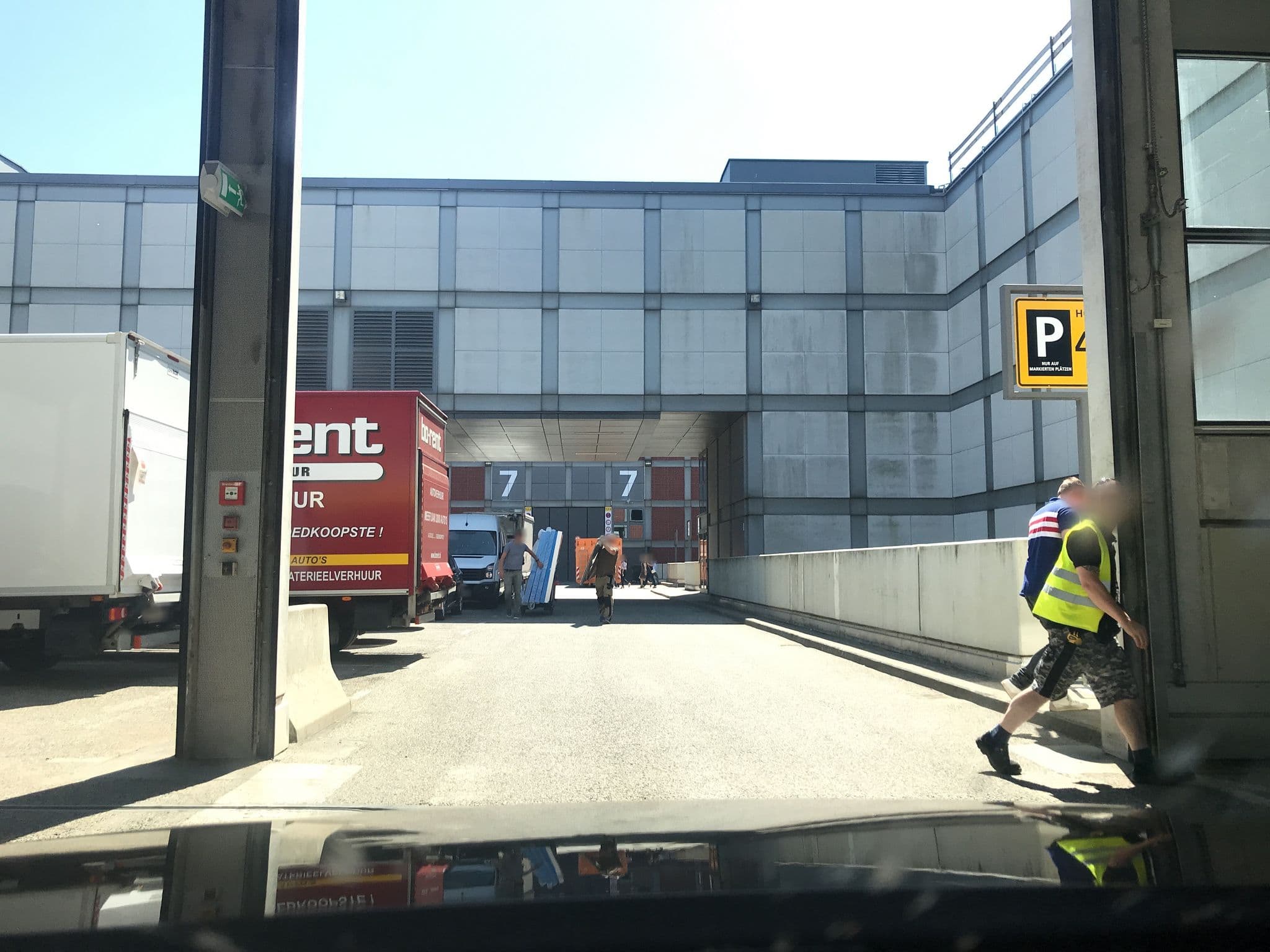 Street view near itb halle 6 6.1/108 ReviewPro, Westend — © saschahaberkorn (CC BY-SA · Mapillary)