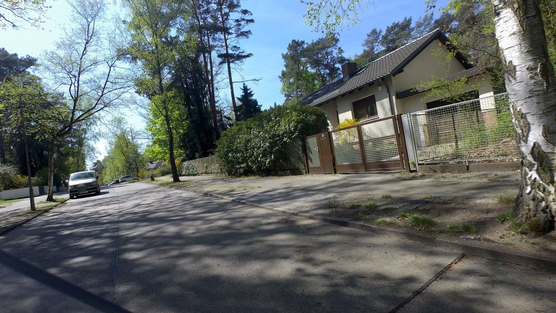 Street view near Urban Tree House, Zehlendorf — © moenk (CC BY-SA · Mapillary)