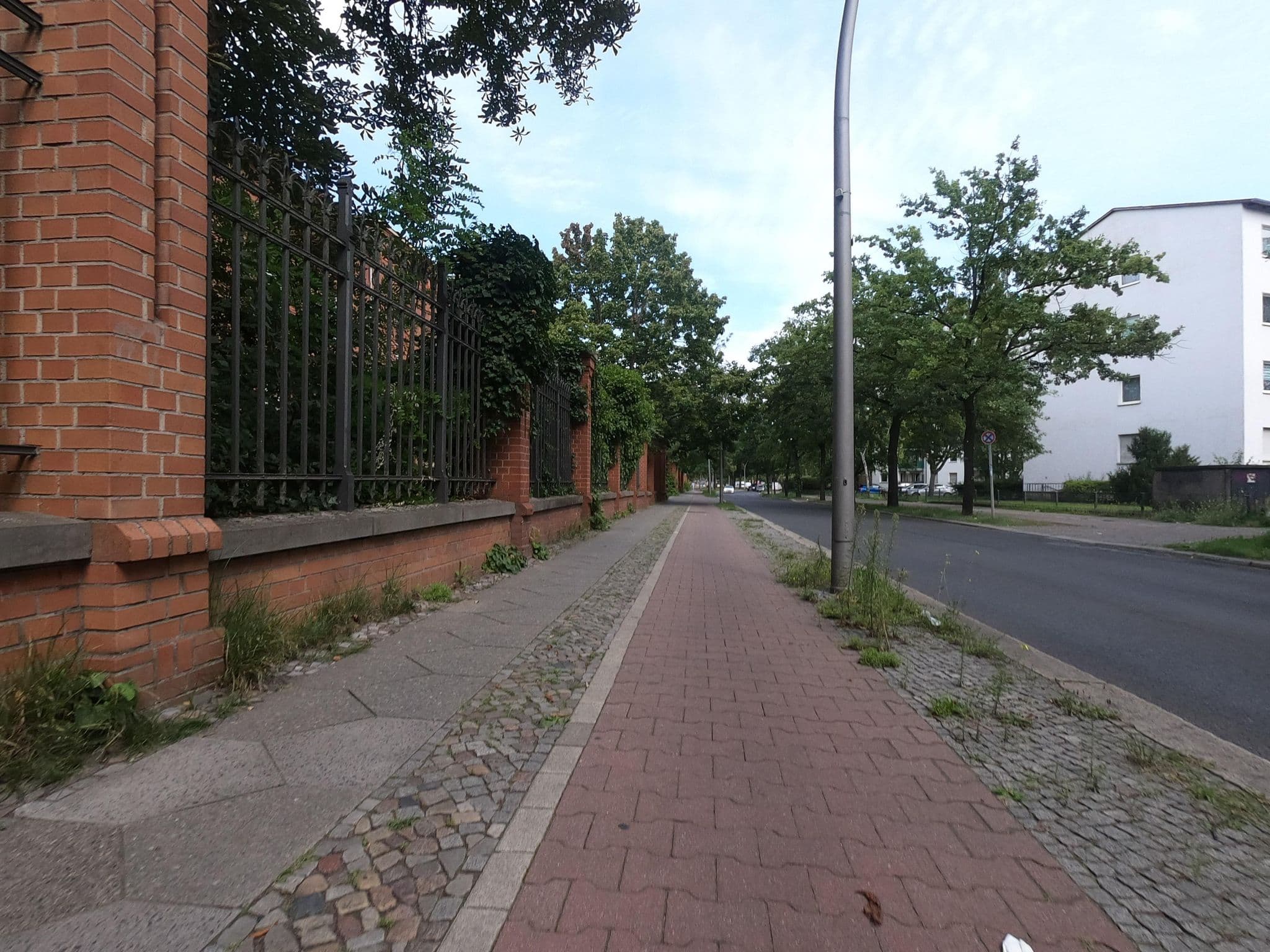 Street view near Schilton-Hotel, Wilhelmstadt — © carlheinz (CC BY-SA · Mapillary)