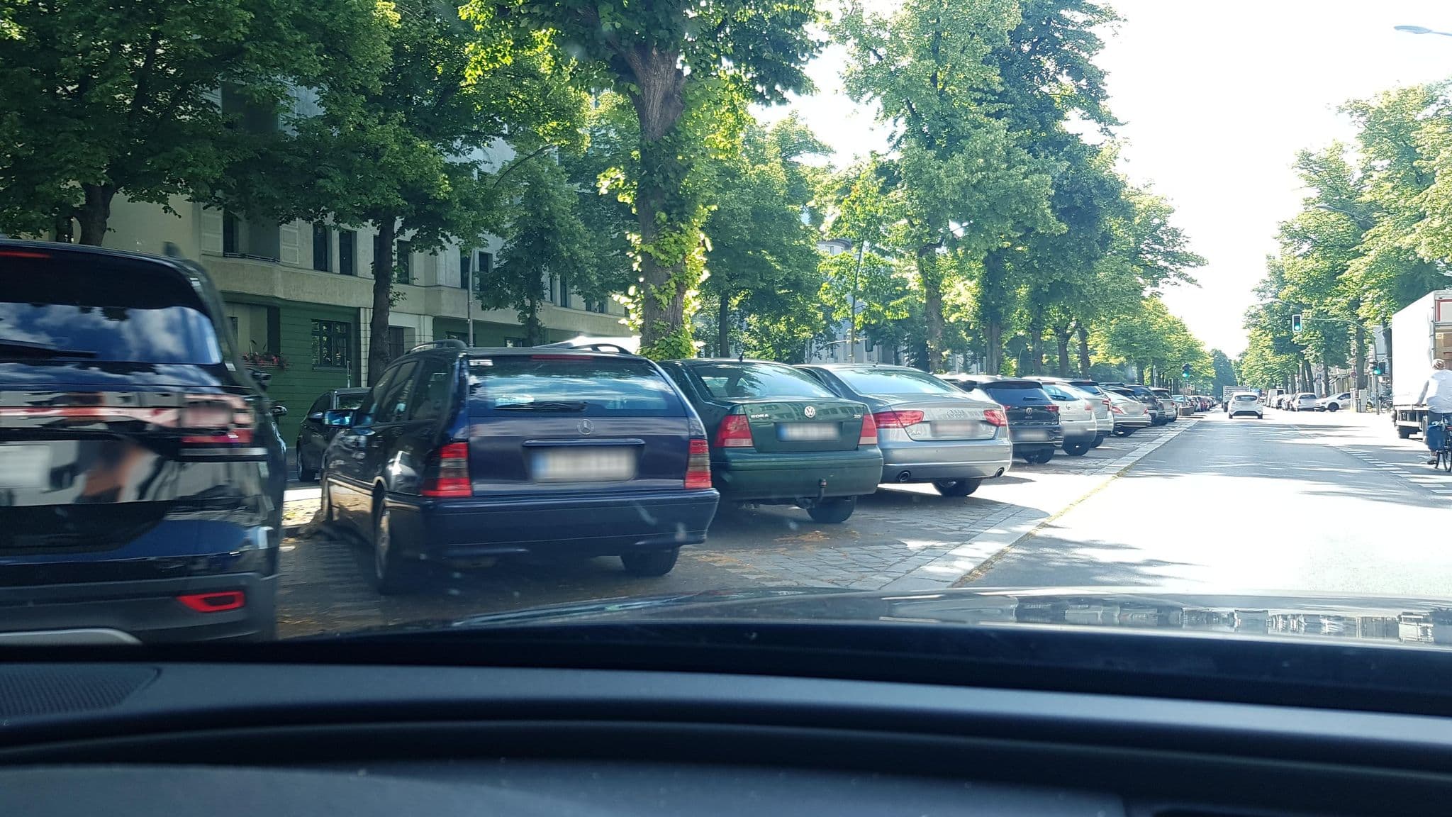 Street view near Benjamin Hofer Messe- und Kongressbetreuung, Westend — © atpl_pilot (CC BY-SA · Mapillary)