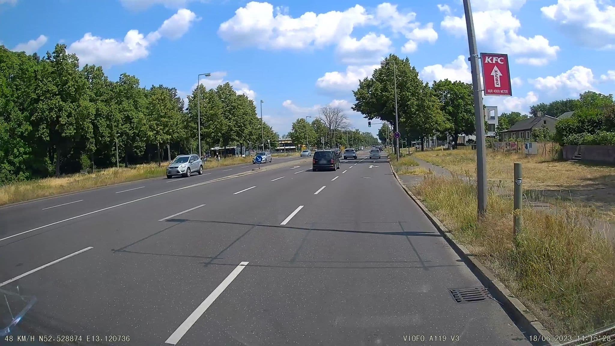 Street view near Apartmenthaus am Sonnenhügel, Staaken — © alexander2010 (CC BY-SA · Mapillary)