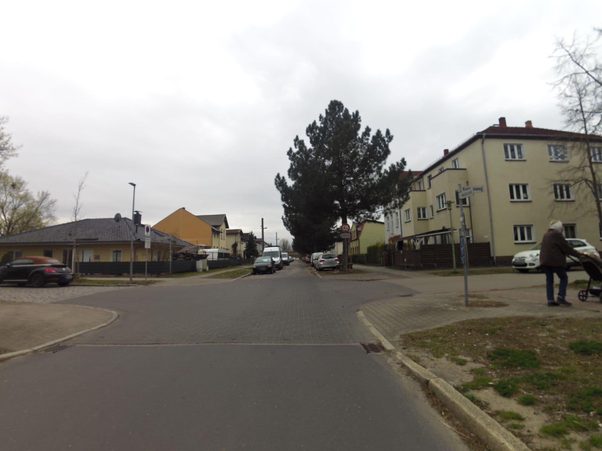 Street view near Gästehaus Ruperti, Oranienburg — © Ameba (CC BY-SA · Mapillary)