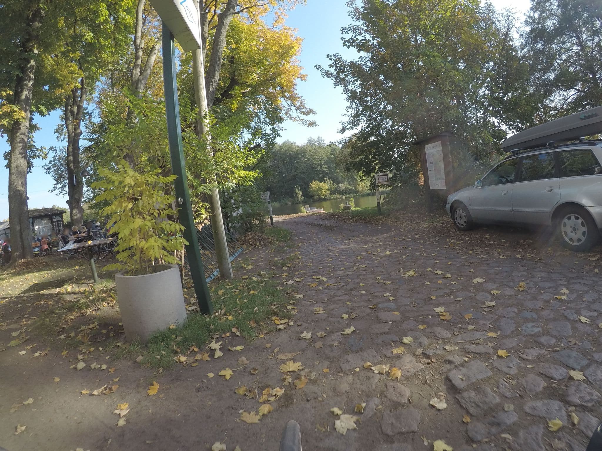 Street view near Zum Weißen Schwan Gaststätte und Pension, Hohen Neuendorf — © kartonage (CC BY-SA · Mapillary)