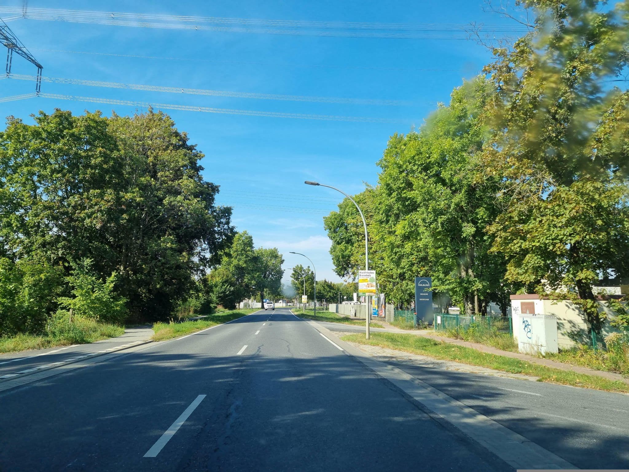Street view near Amarillo Hotel Velten, Velten — © dsmm (CC BY-SA · Mapillary)