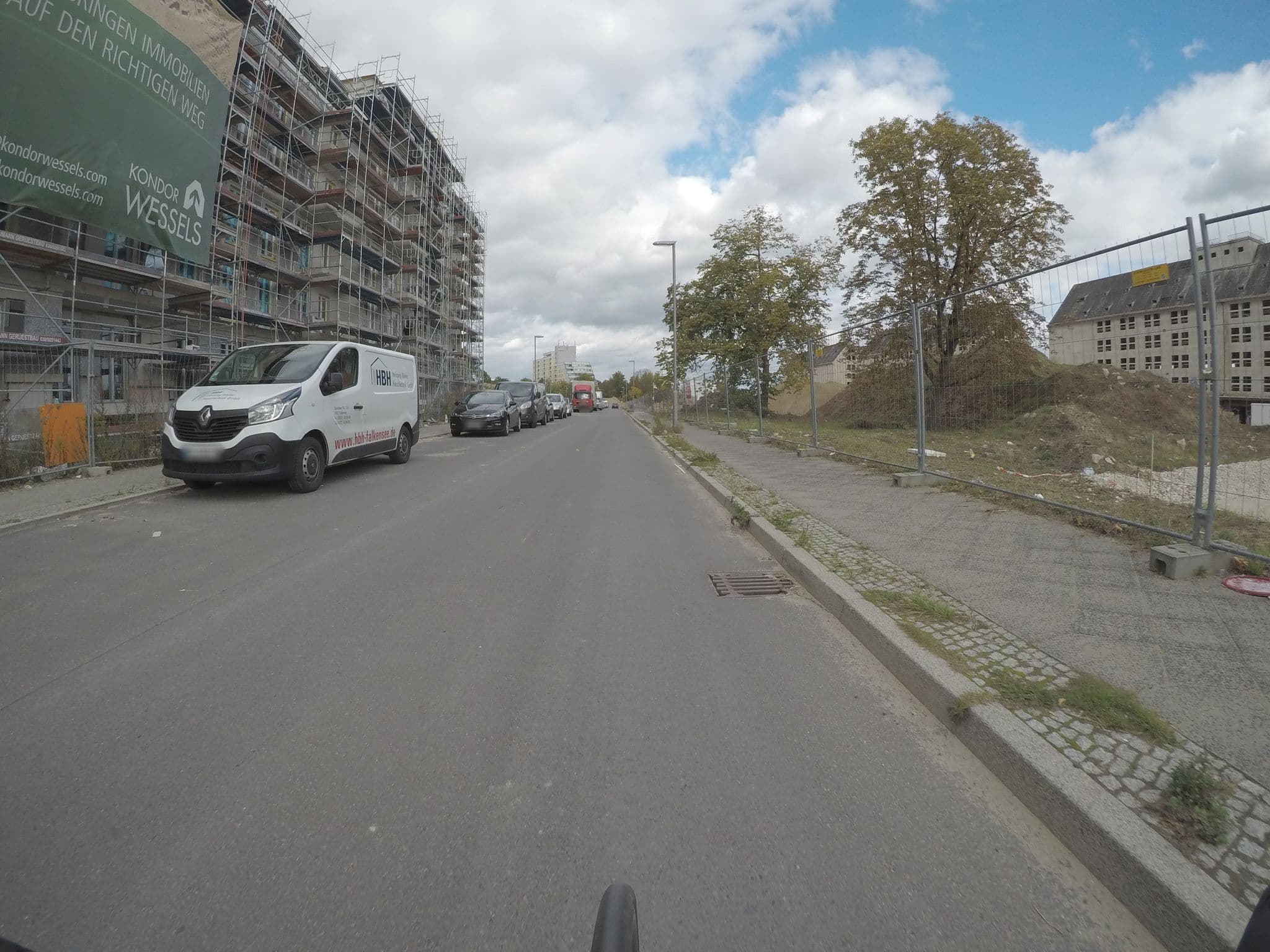 Street view near Pool- Express, Spandau — © kartonage (CC BY-SA · Mapillary)