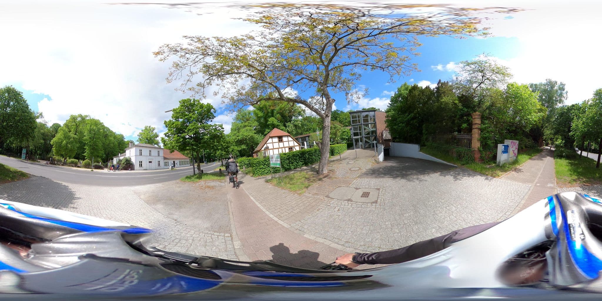 Street view near Apartmenthaus Tegel, Hermsdorf — © eserte (CC BY-SA · Mapillary)