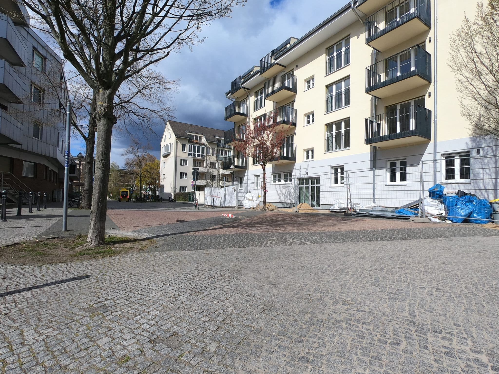 Street view near Gromada Hotel Am Tegeler See, Tegel — © carlheinz (CC BY-SA · Mapillary)