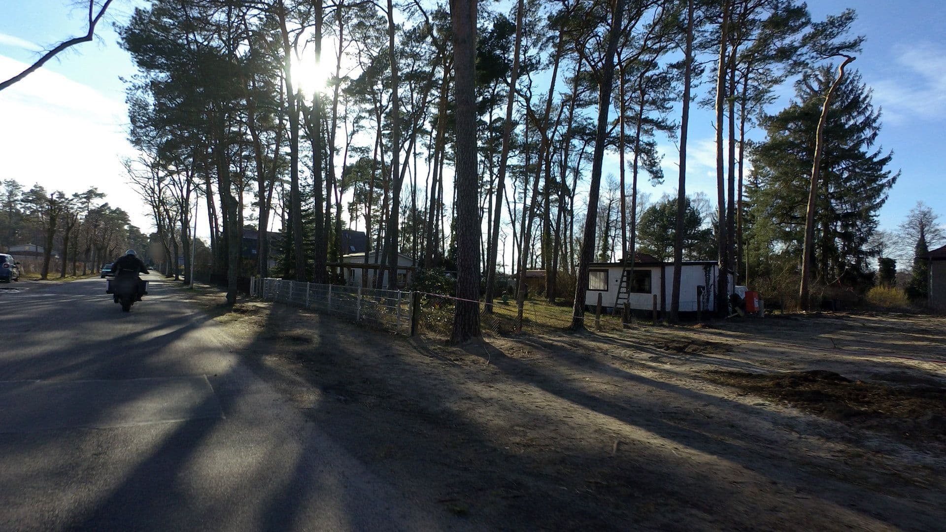Street view near Basalt Lodge am Lehnitzsee, Oranienburg — © moenk (CC BY-SA · Mapillary)