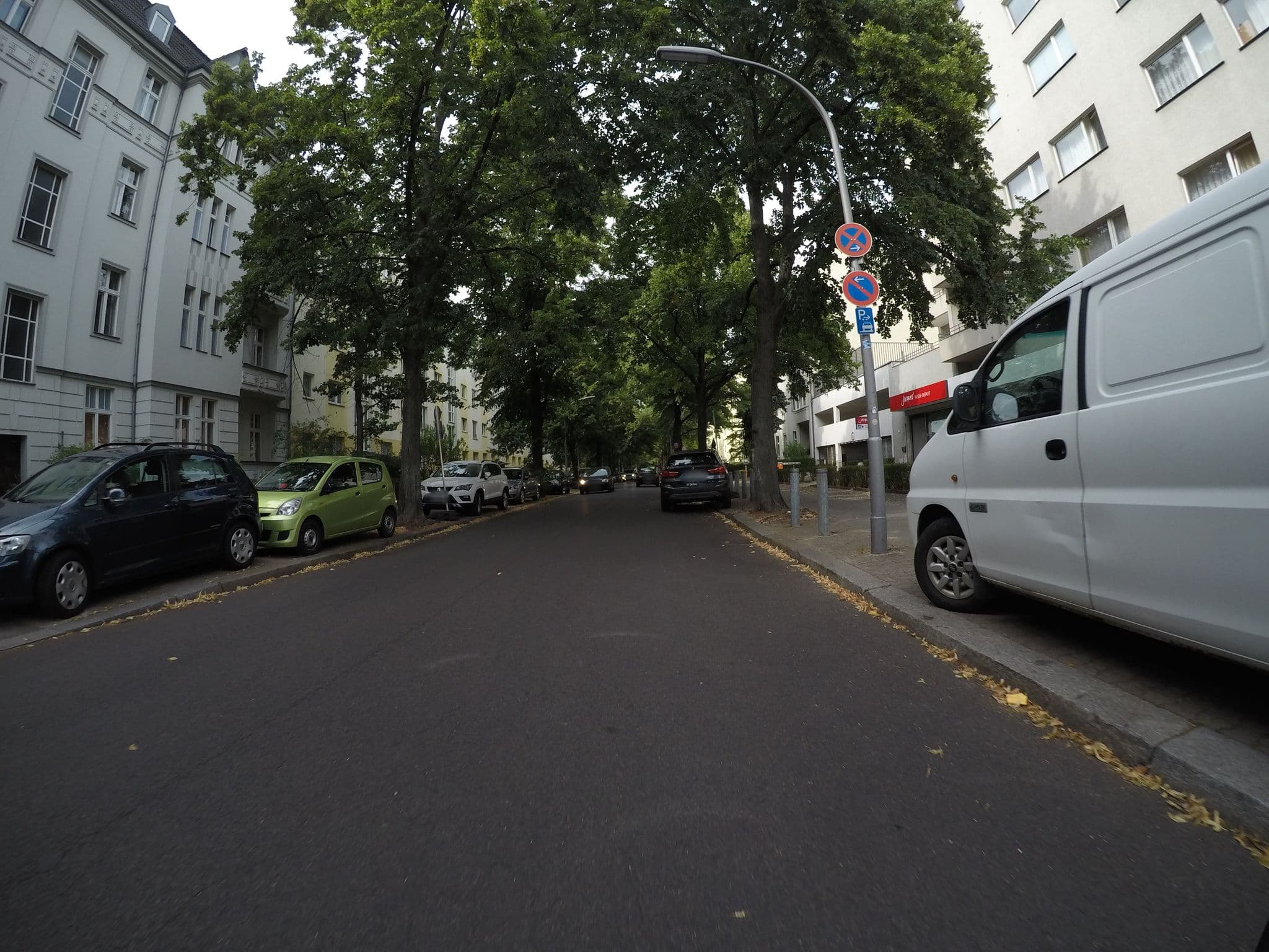Street view near AVS Hostel & Hotel, Halensee — © kartonage (CC BY-SA · Mapillary)