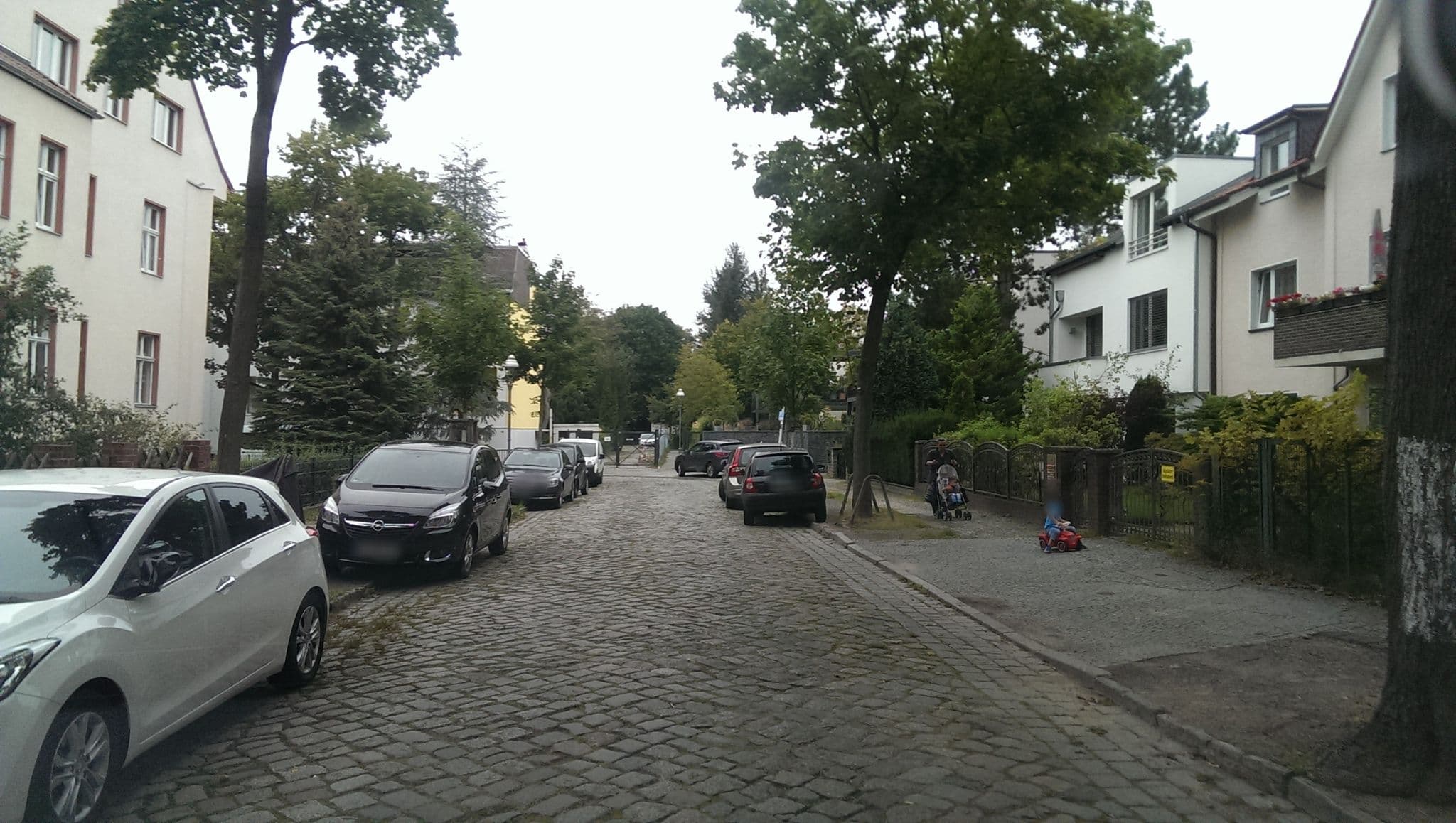 Street view near Gästehaus Kunze, Lichterfelde — © bufonto (CC BY-SA · Mapillary)