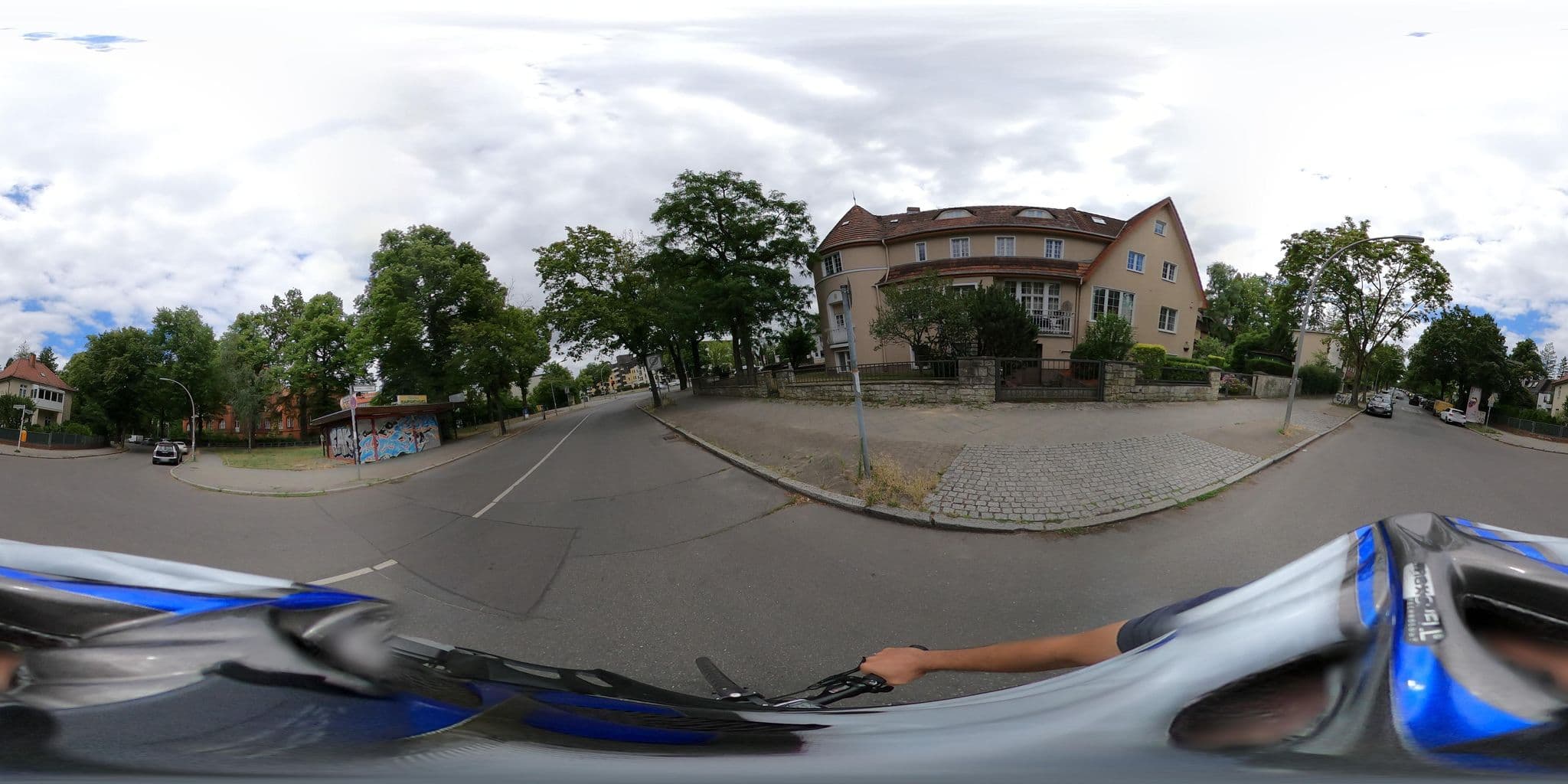 Street view near Ela Apartments Berlin, Lichterfelde — © eserte (CC BY-SA · Mapillary)