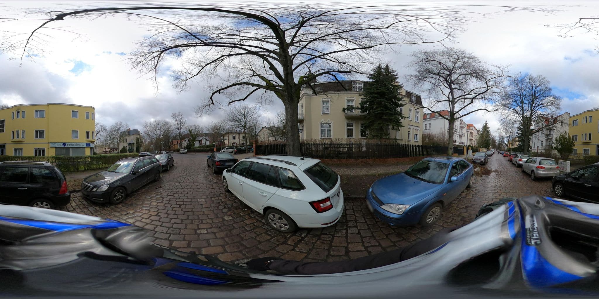 Street view near Italia-Casale, Lichterfelde — © eserte (CC BY-SA · Mapillary)
