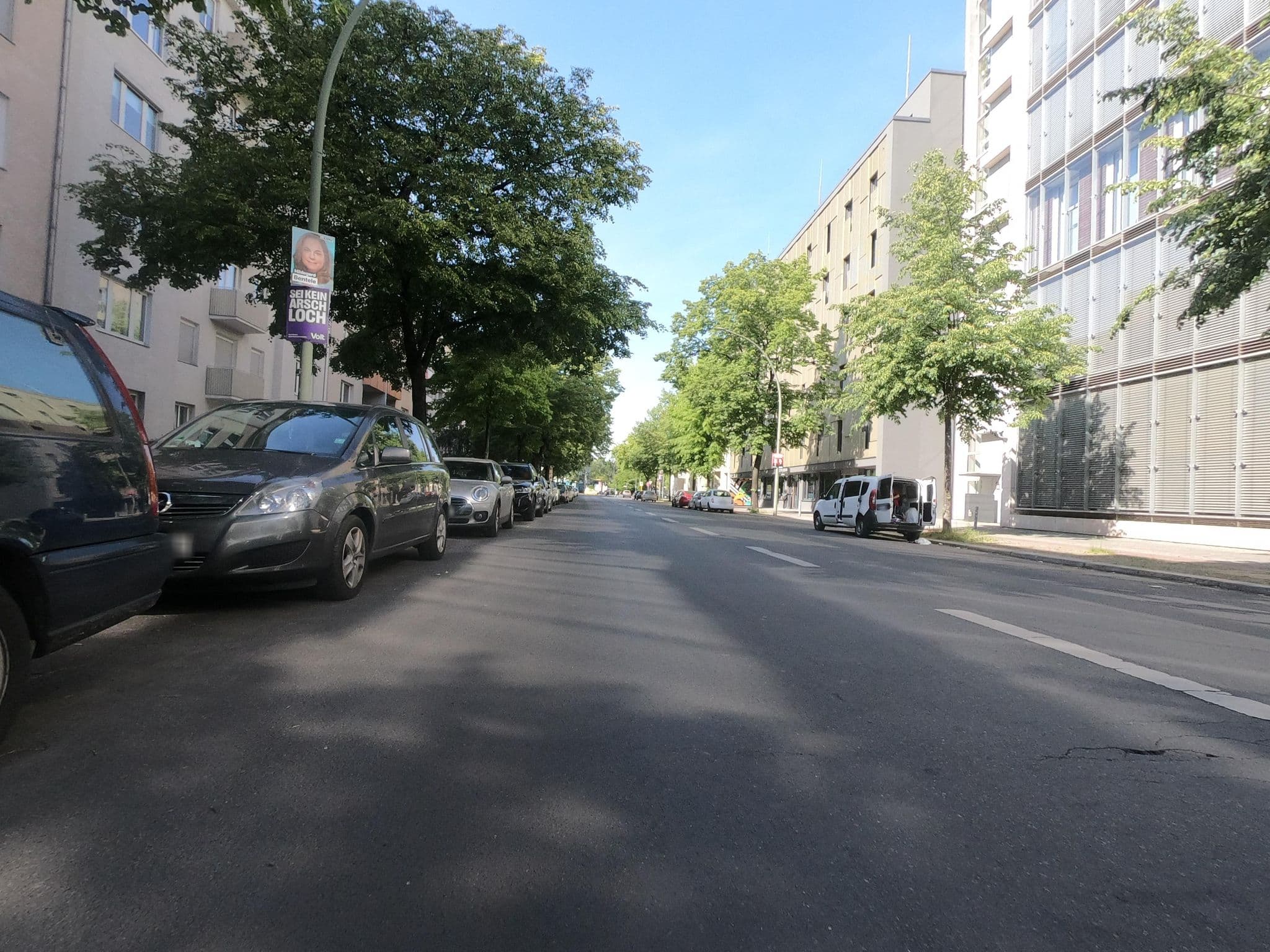 Street view near Purtz Thomas Rentenberater, Hansaviertel — © carlheinz (CC BY-SA · Mapillary)