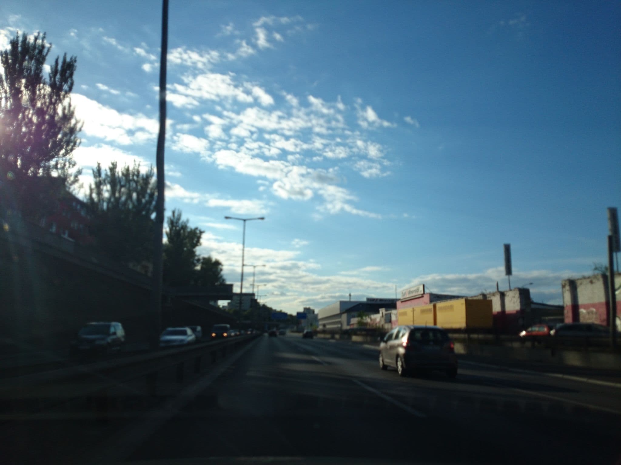 Street view near The Faces Berlin, Halensee — © jacobbraeutigam (CC BY-SA · Mapillary)