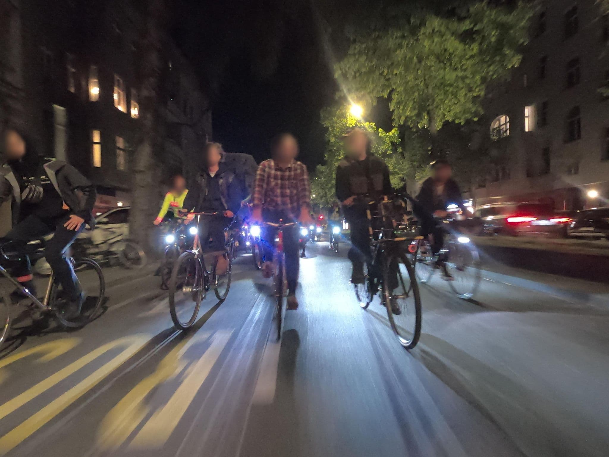Street view near Dana Hotelbetriebs GmbH, Charlottenburg — © carlheinz (CC BY-SA · Mapillary)