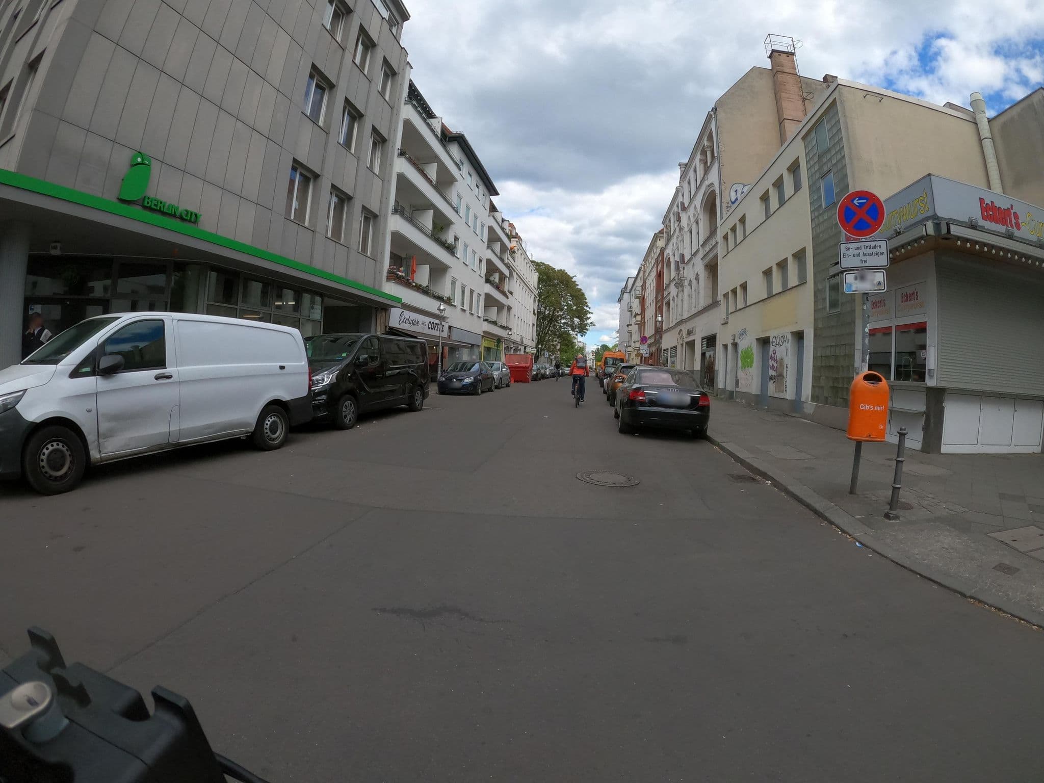 Street view near Smart Stay, Charlottenburg — © macsico (CC BY-SA · Mapillary)