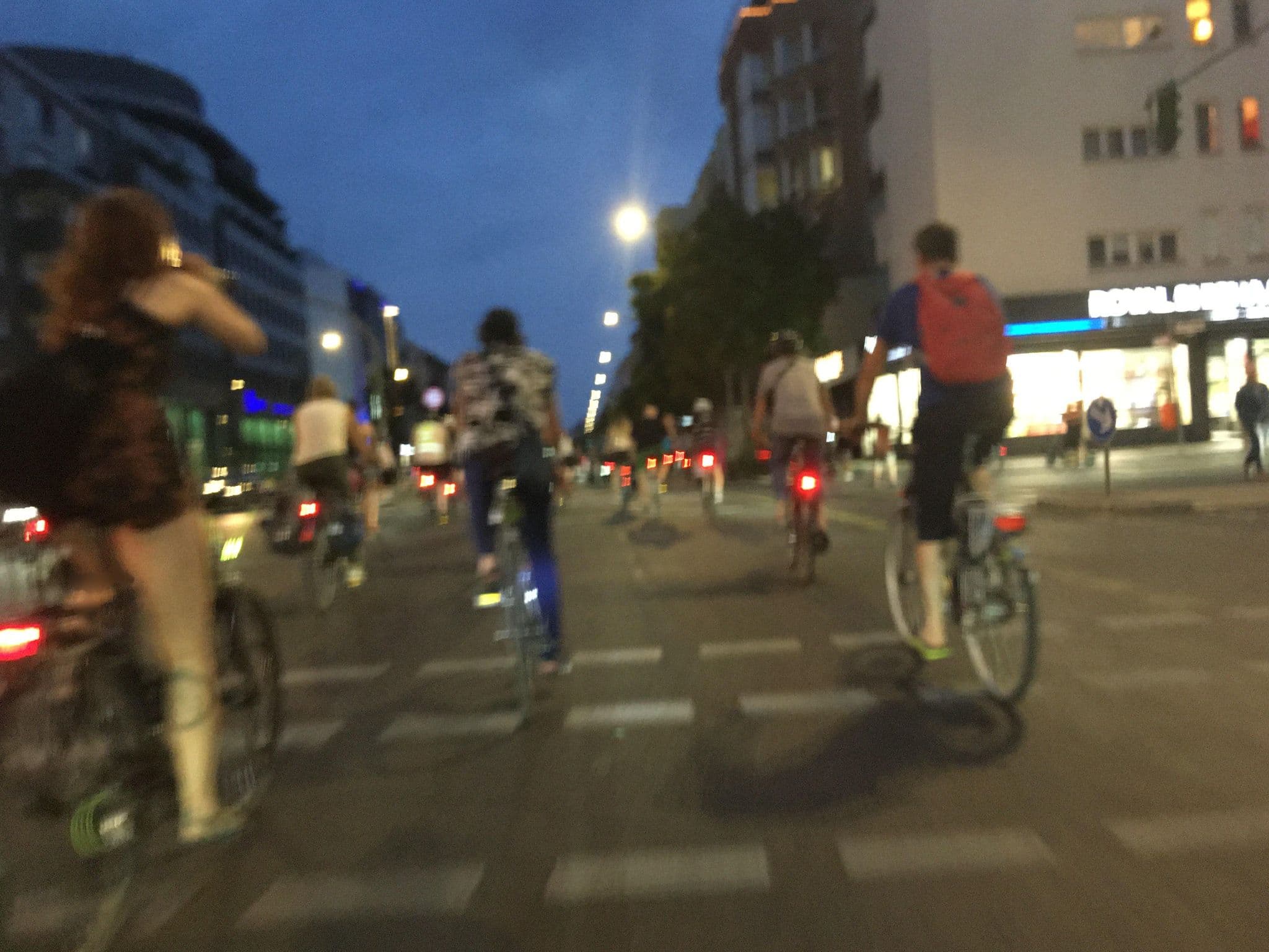 Street view near Artus Apartments, Halensee — © carlheinz (CC BY-SA · Mapillary)