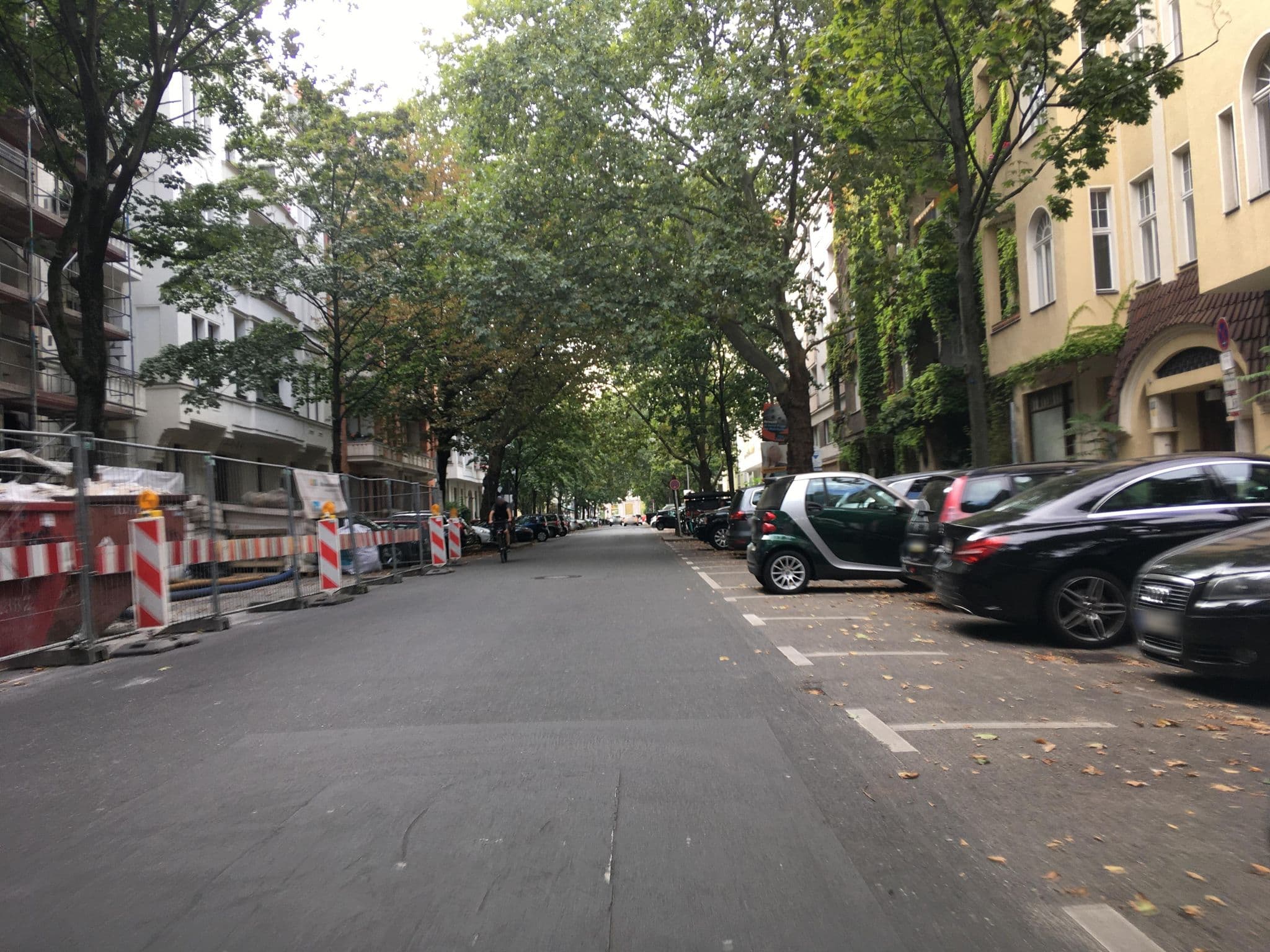 Street view near aenz City Hotel GmbH, Halensee — © eserte (CC BY-SA · Mapillary)