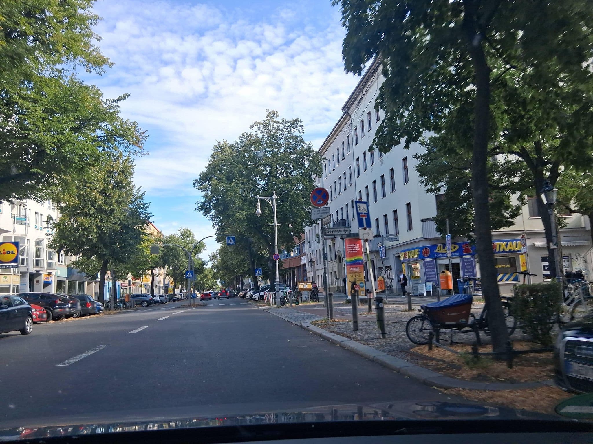 Street view near bedstop, Charlottenburg — © DBSEV_SBB (CC BY-SA · Mapillary)