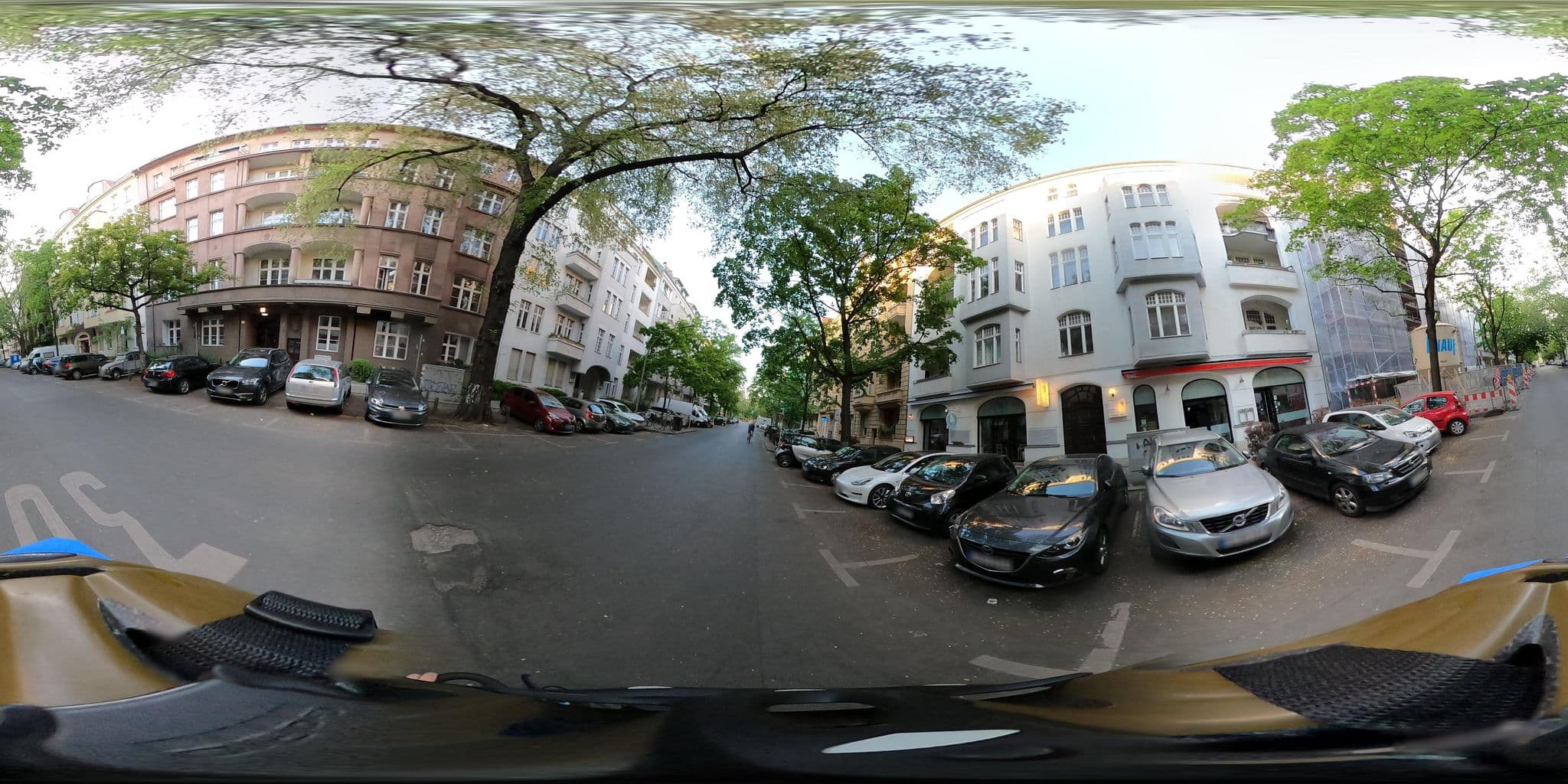 Street view near Hotel Pension Rheingold, Halensee — © cyton (CC BY-SA · Mapillary)