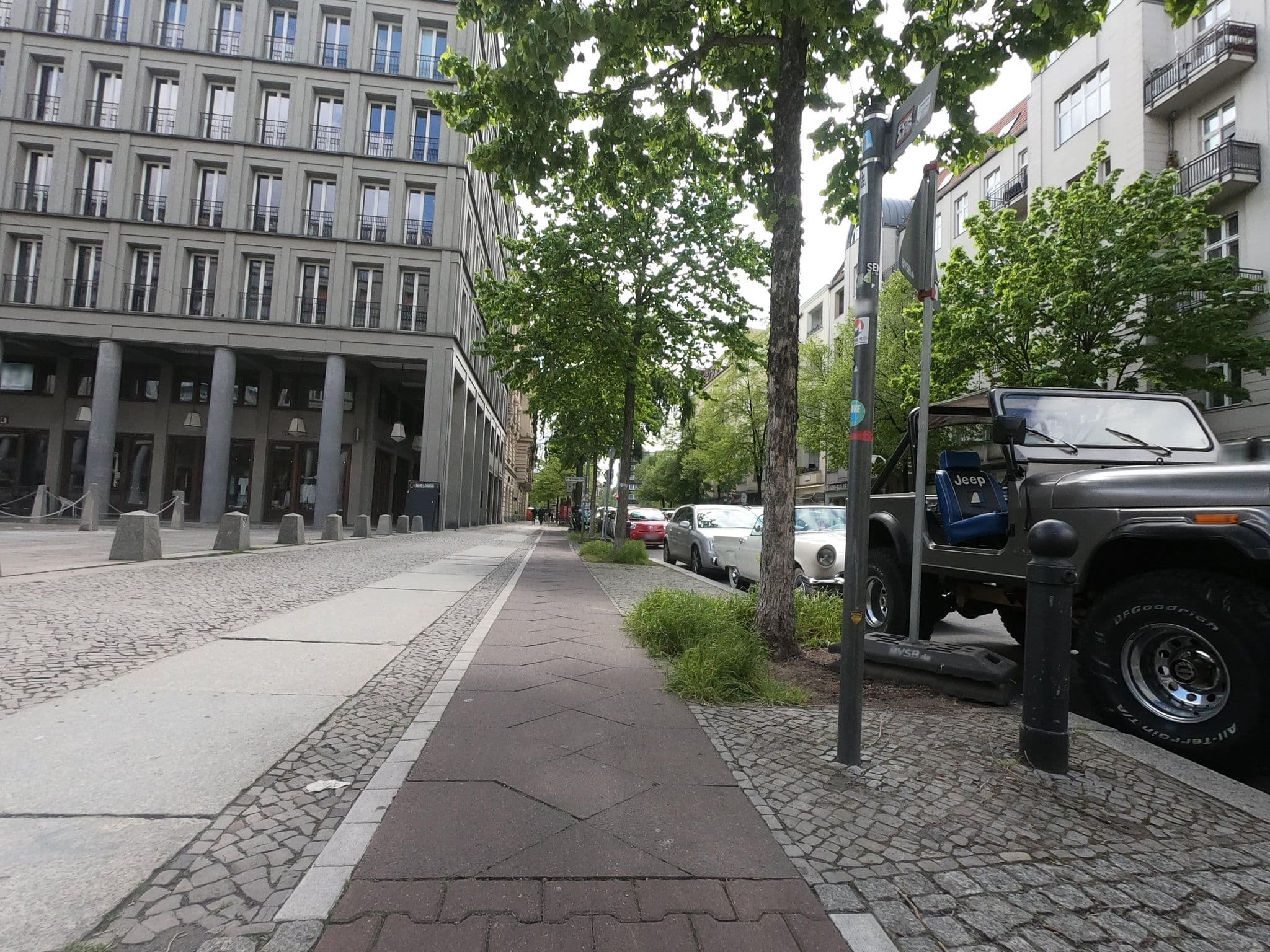 Street view near Hotel Alte Galerie, Halensee — © carlheinz (CC BY-SA · Mapillary)