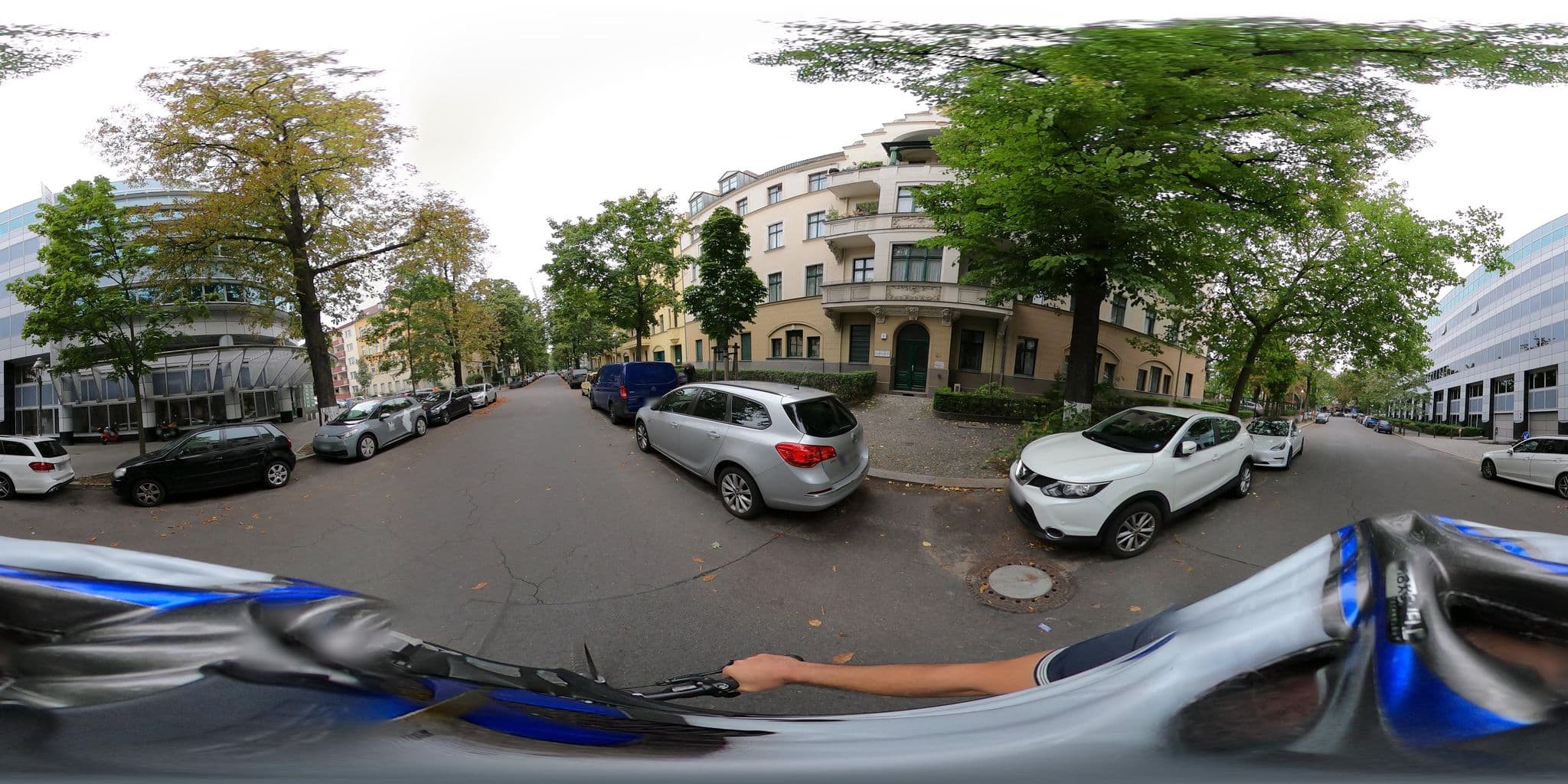 Street view near Hotel Kronprinz, Halensee — © eserte (CC BY-SA · Mapillary)