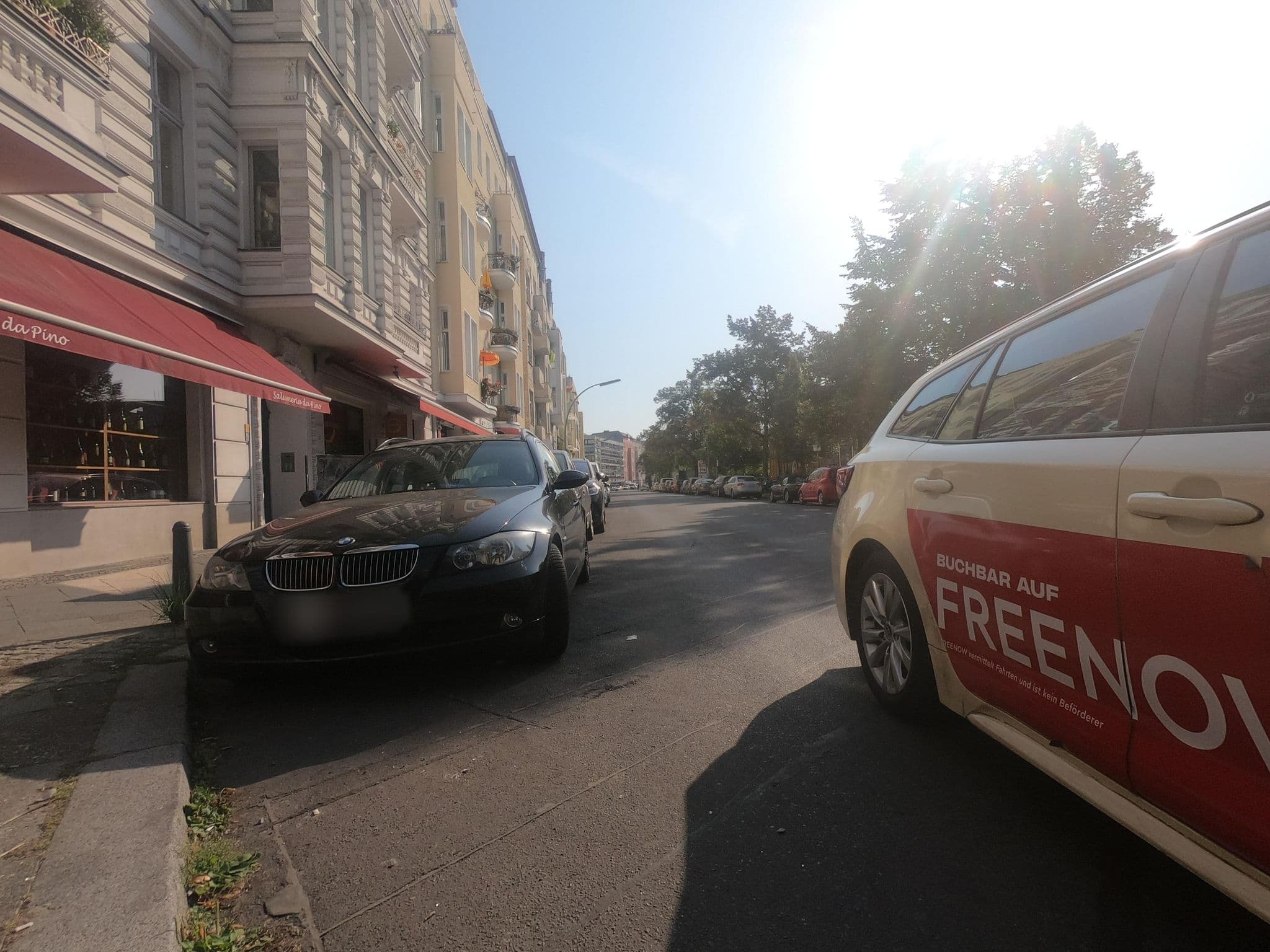 Street view near Berolina Hostel, Halensee — © carlheinz (CC BY-SA · Mapillary)