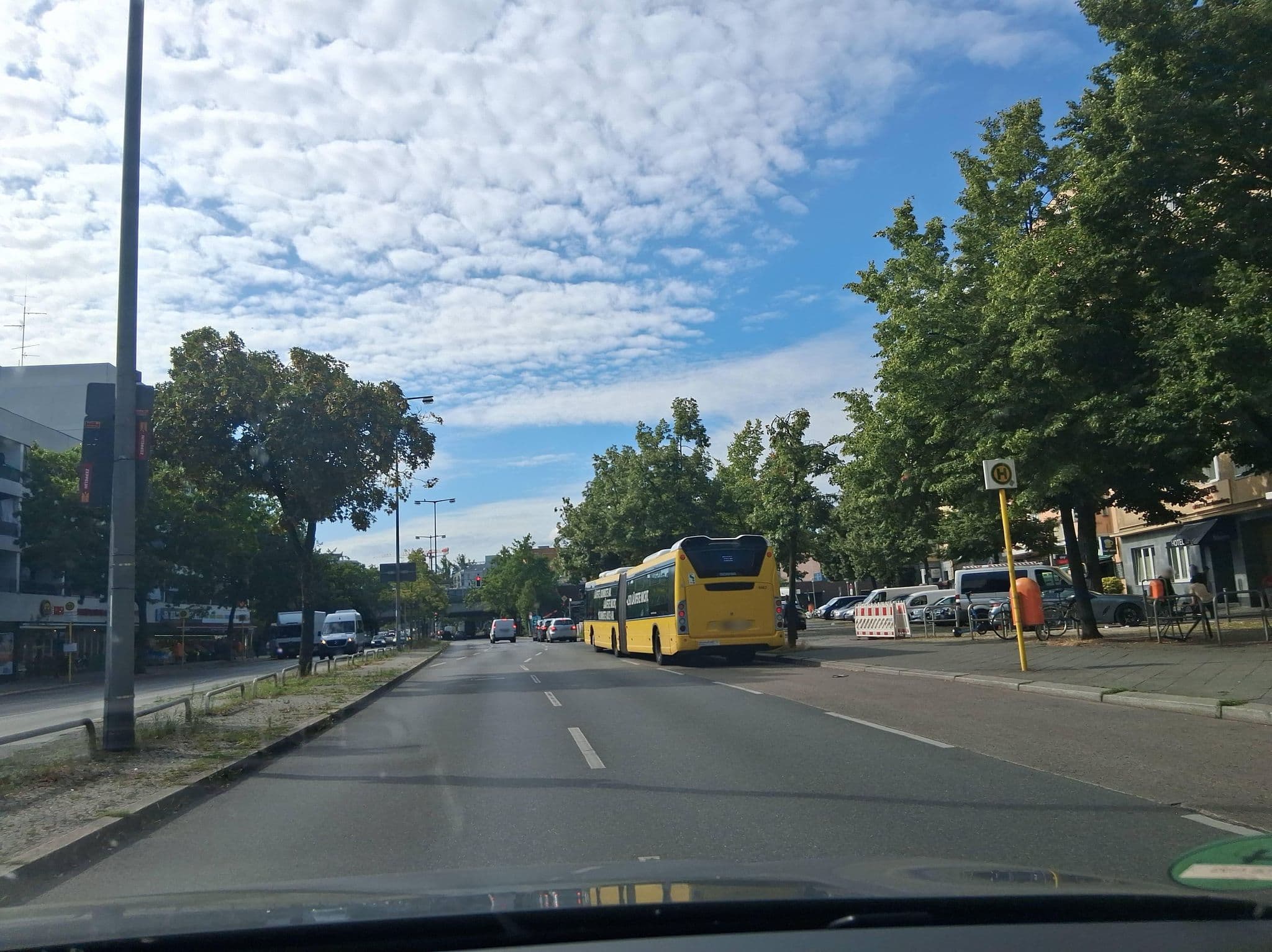Street view near Stern Hotel-Pension, Charlottenburg — © DBSEV_SBB (CC BY-SA · Mapillary)