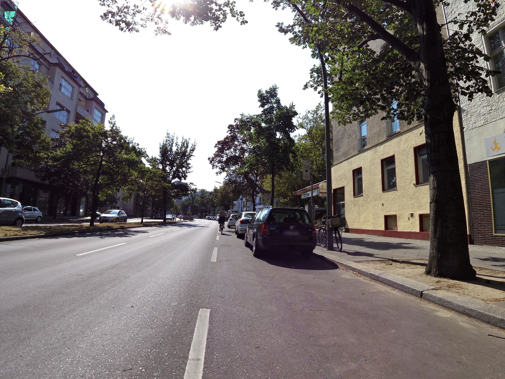 Street view near Hotel Majestic, Halensee — © moenk (CC BY-SA · Mapillary)
