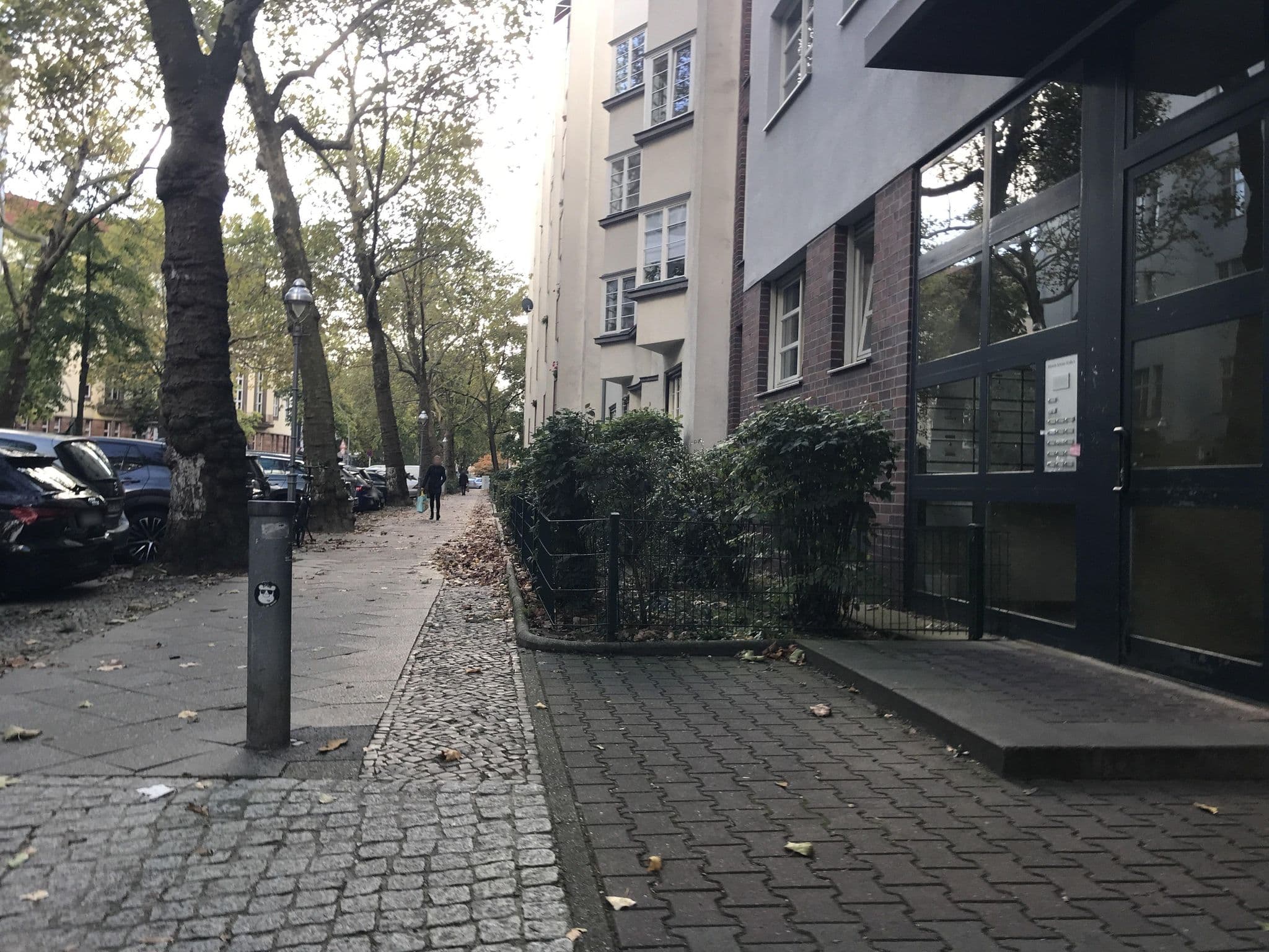 Street view near Propeller Island City Lodge, Halensee — © miguel_andrade (CC BY-SA · Mapillary)