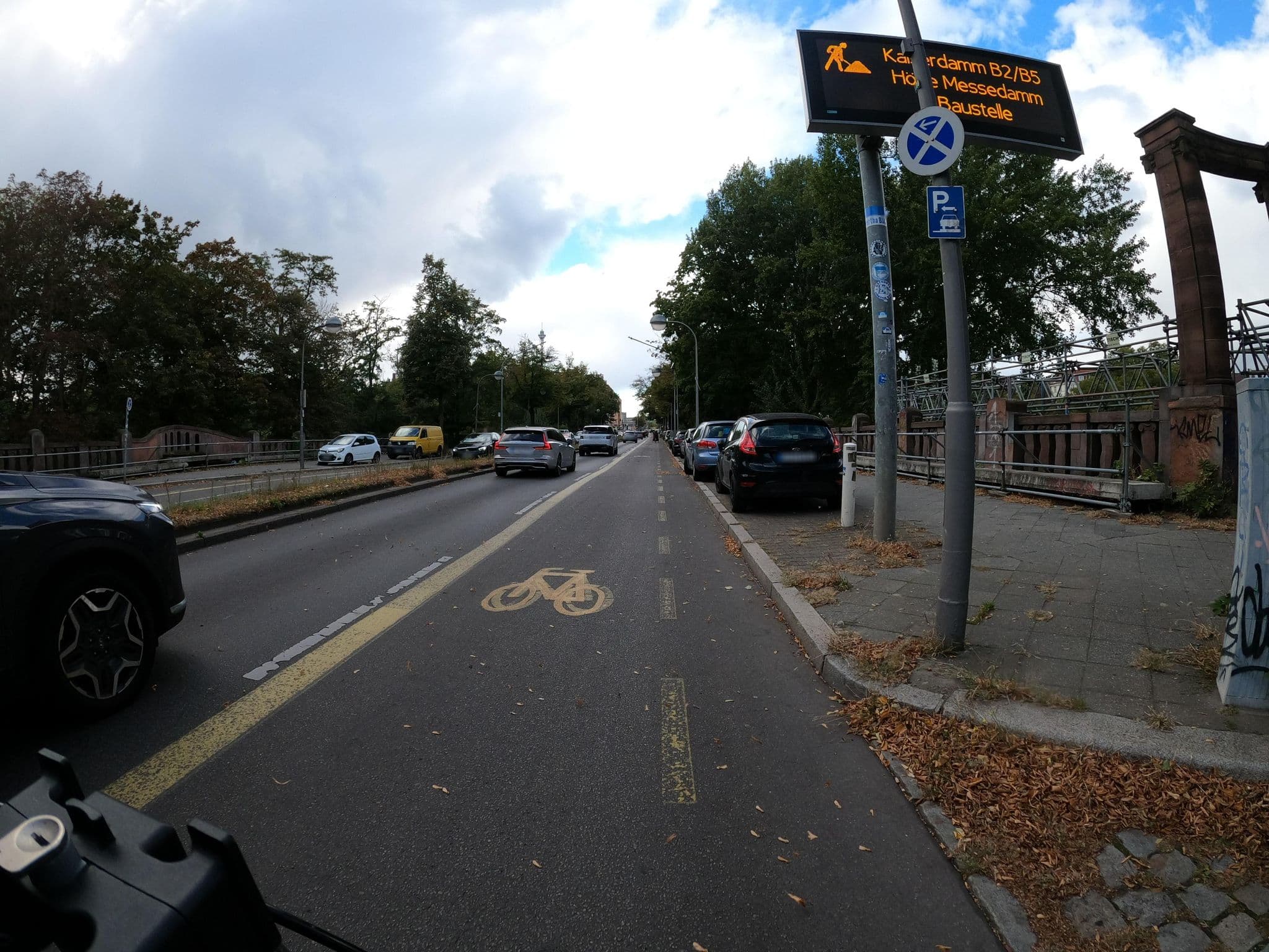 Street view near Schwimmbad Ringhotel Seehof, Charlottenburg — © macsico (CC BY-SA · Mapillary)