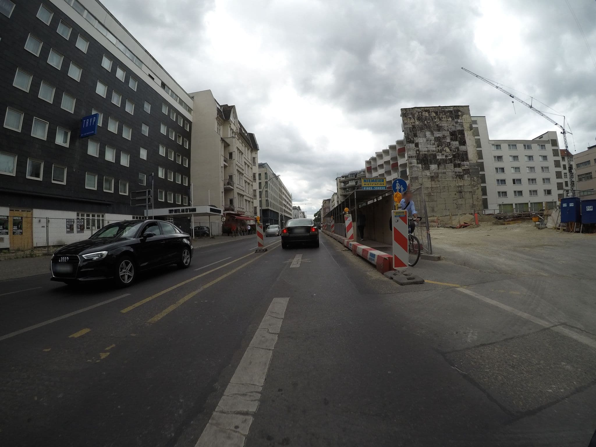 Street view near Pension Tauentzien, Schöneberg — © kartonage (CC BY-SA · Mapillary)