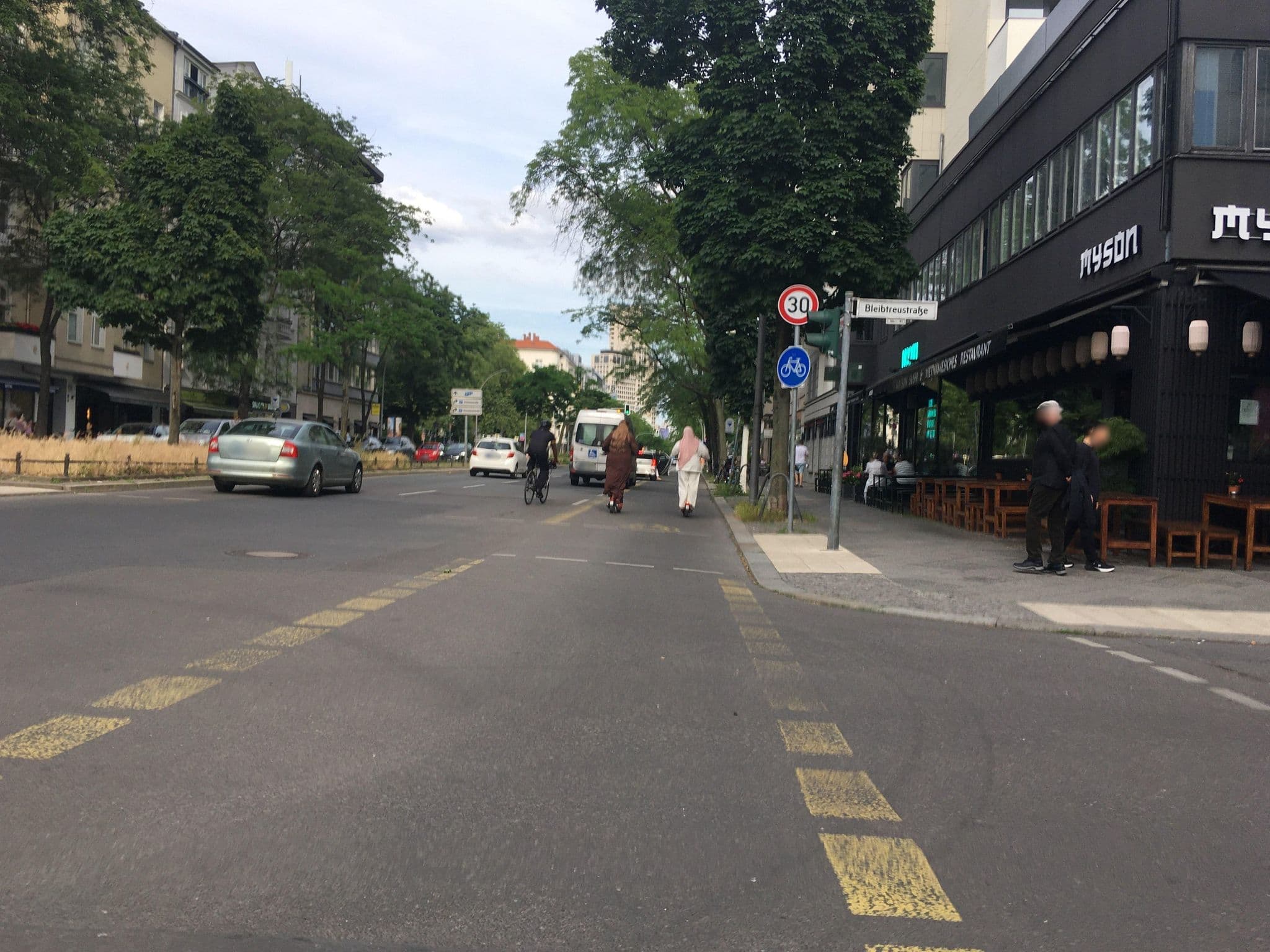 Street view near Grand City Hotels GmbH, Schöneberg — © carlheinz (CC BY-SA · Mapillary)