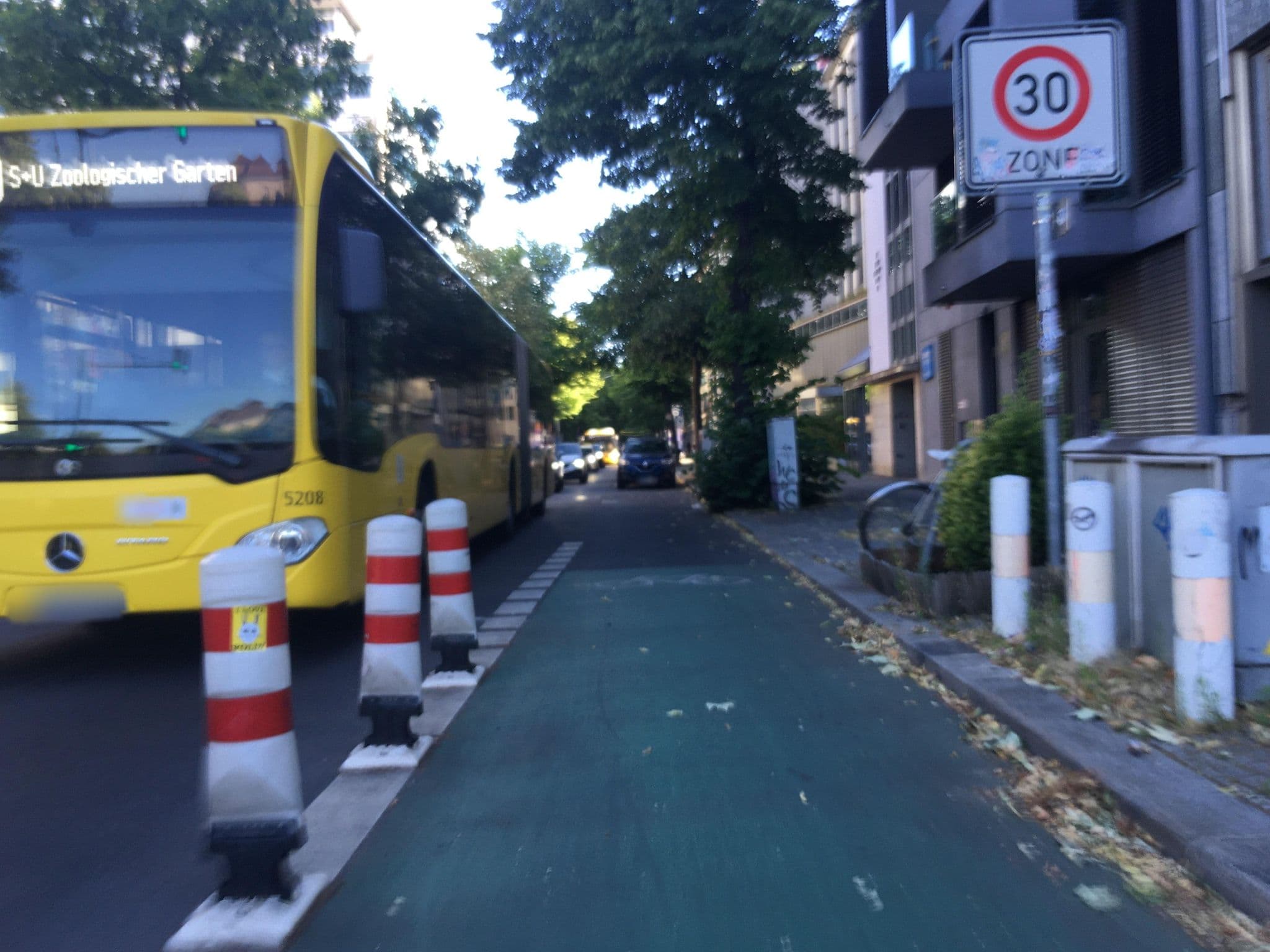 Street view near Hotel Astoria, Hansaviertel — © carlheinz (CC BY-SA · Mapillary)