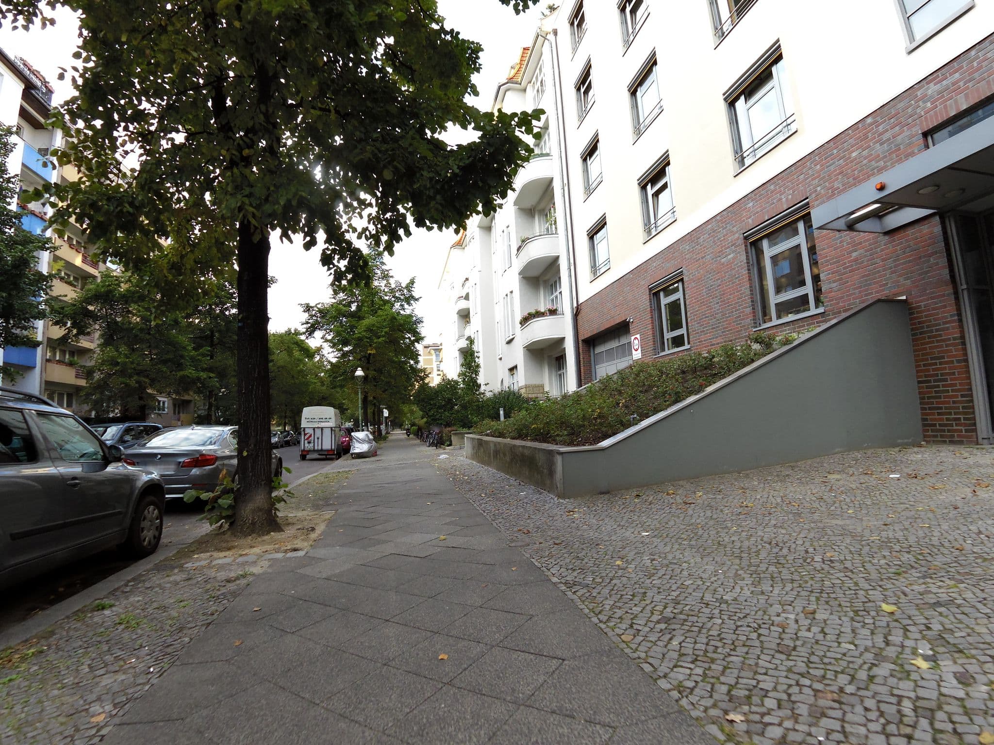 Street view near Hotel Garni Haus der Begegnung Berlin Wilmersdorf, Wilmersdorf — © moenk (CC BY-SA · Mapillary)