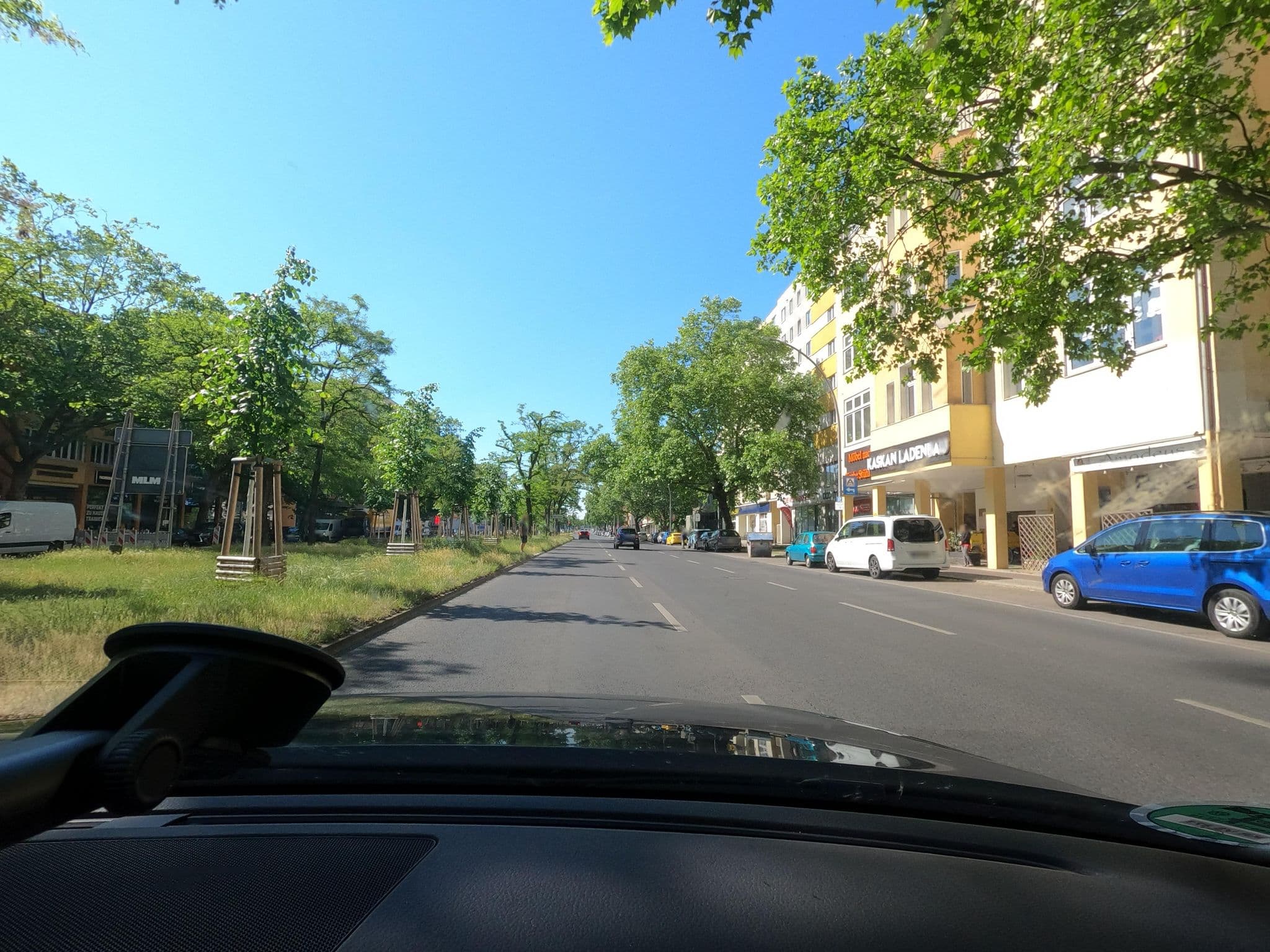 Street view near Tweetys Corner - Homelike Apartments, Schöneberg — © saschahaberkorn (CC BY-SA · Mapillary)