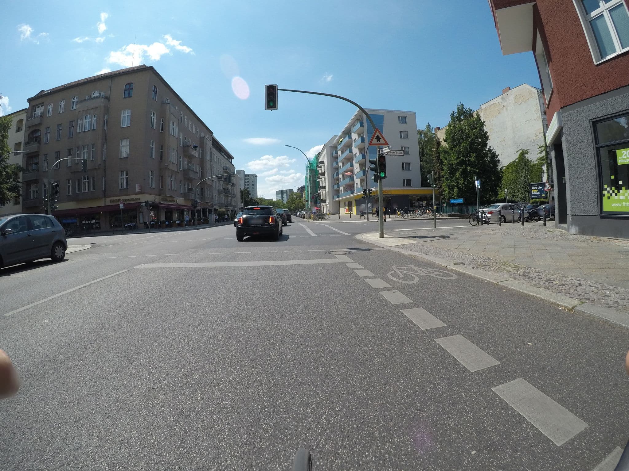 Street view near Hotel Pension Fischer, Schöneberg — © kartonage (CC BY-SA · Mapillary)