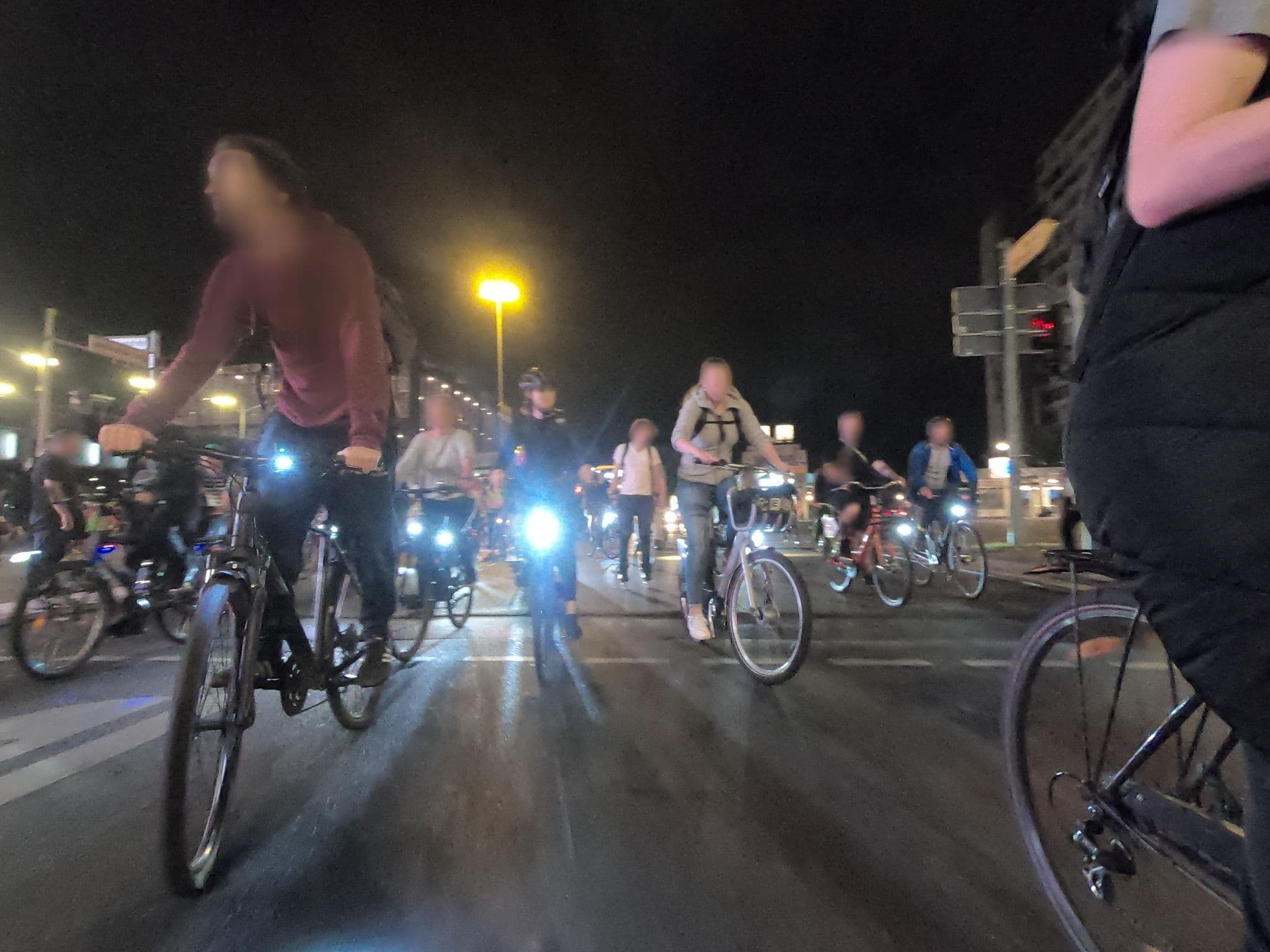 Street view near A&O Hostel und Hotel, Schöneberg — © carlheinz (CC BY-SA · Mapillary)